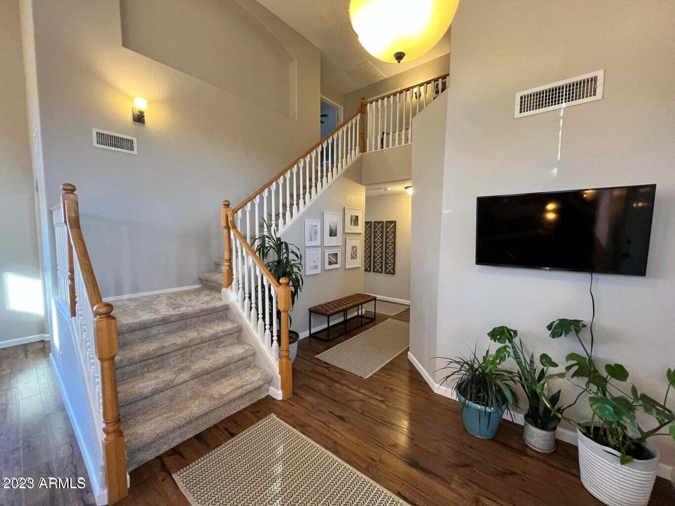 6824 W ROSE GARDEN Lane