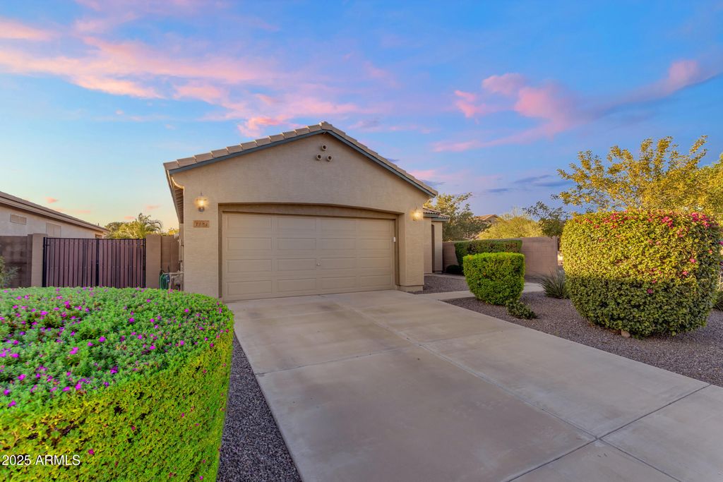 Photo of 1124 W Stephanie Lane, San Tan Valley, AZ 85143 (MLS # 6934300)