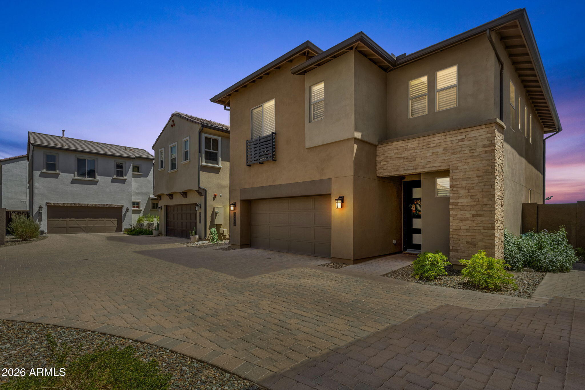2443 W GLORIA Lane