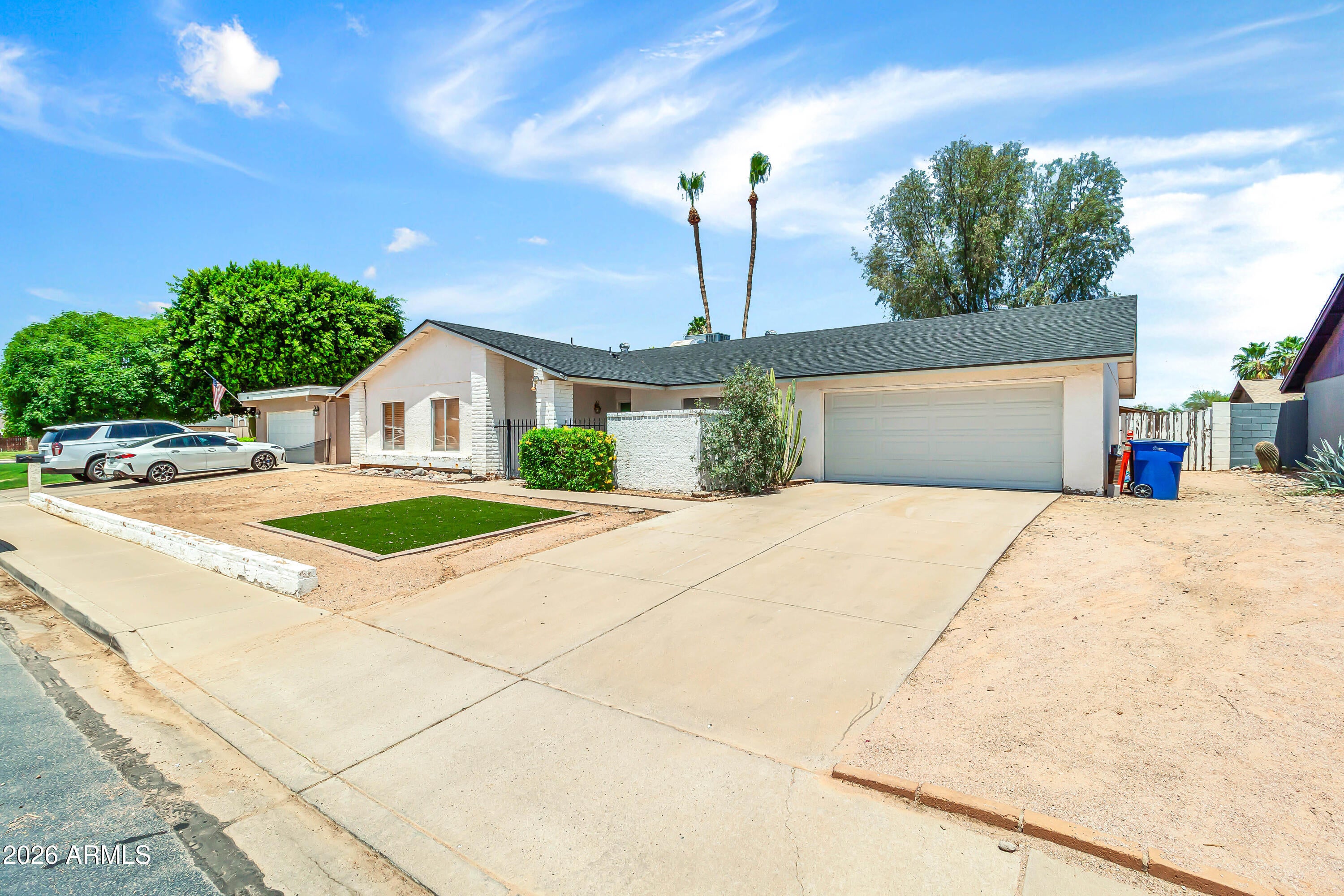 752 W POSADA Avenue