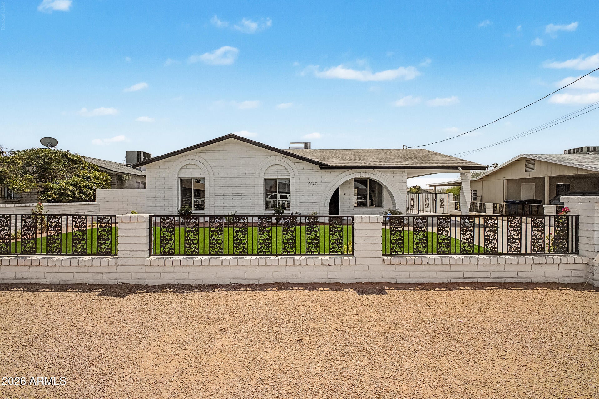 2327 E VICTORY Drive