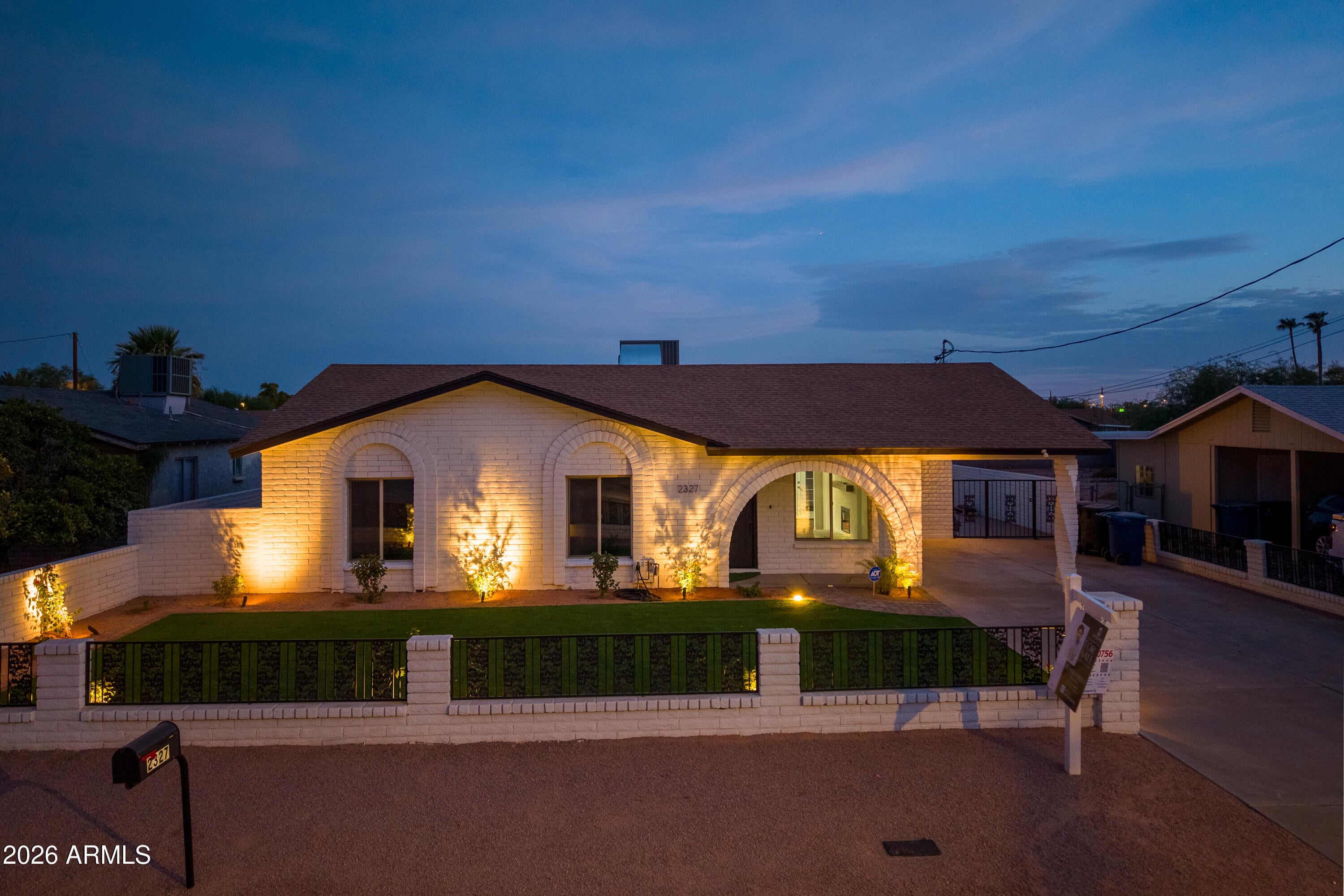 2327 E VICTORY Drive