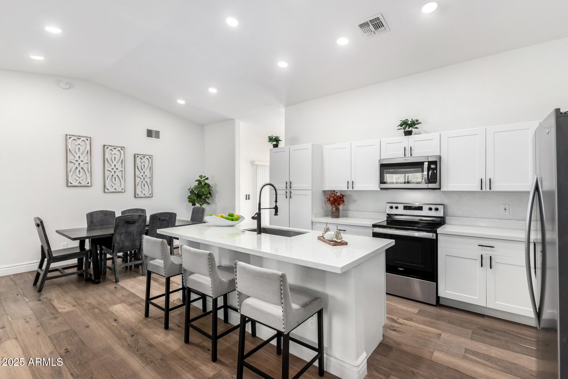 1737 S MOUNTAIN VIEW Road