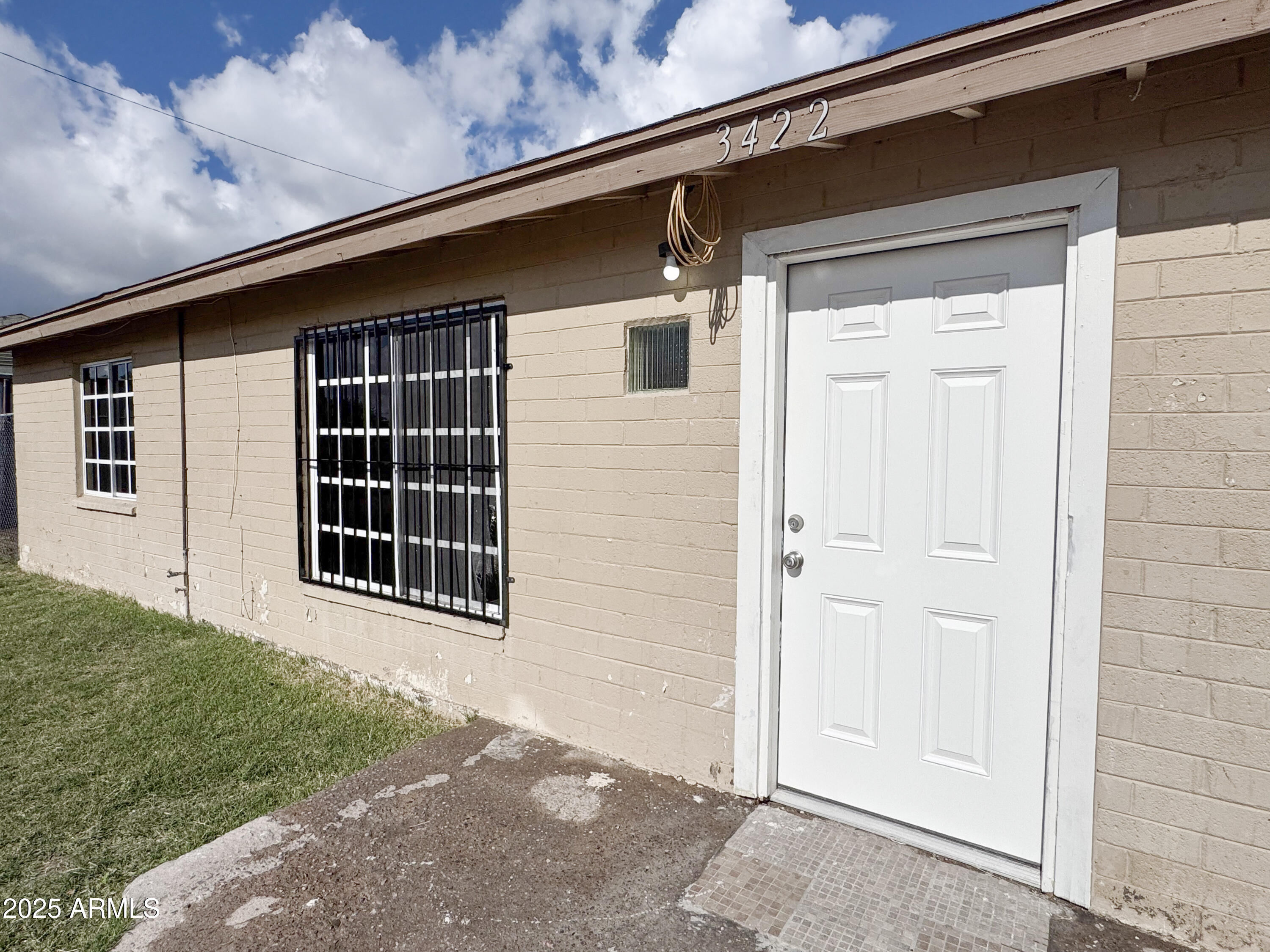 3422 E CULVER Street