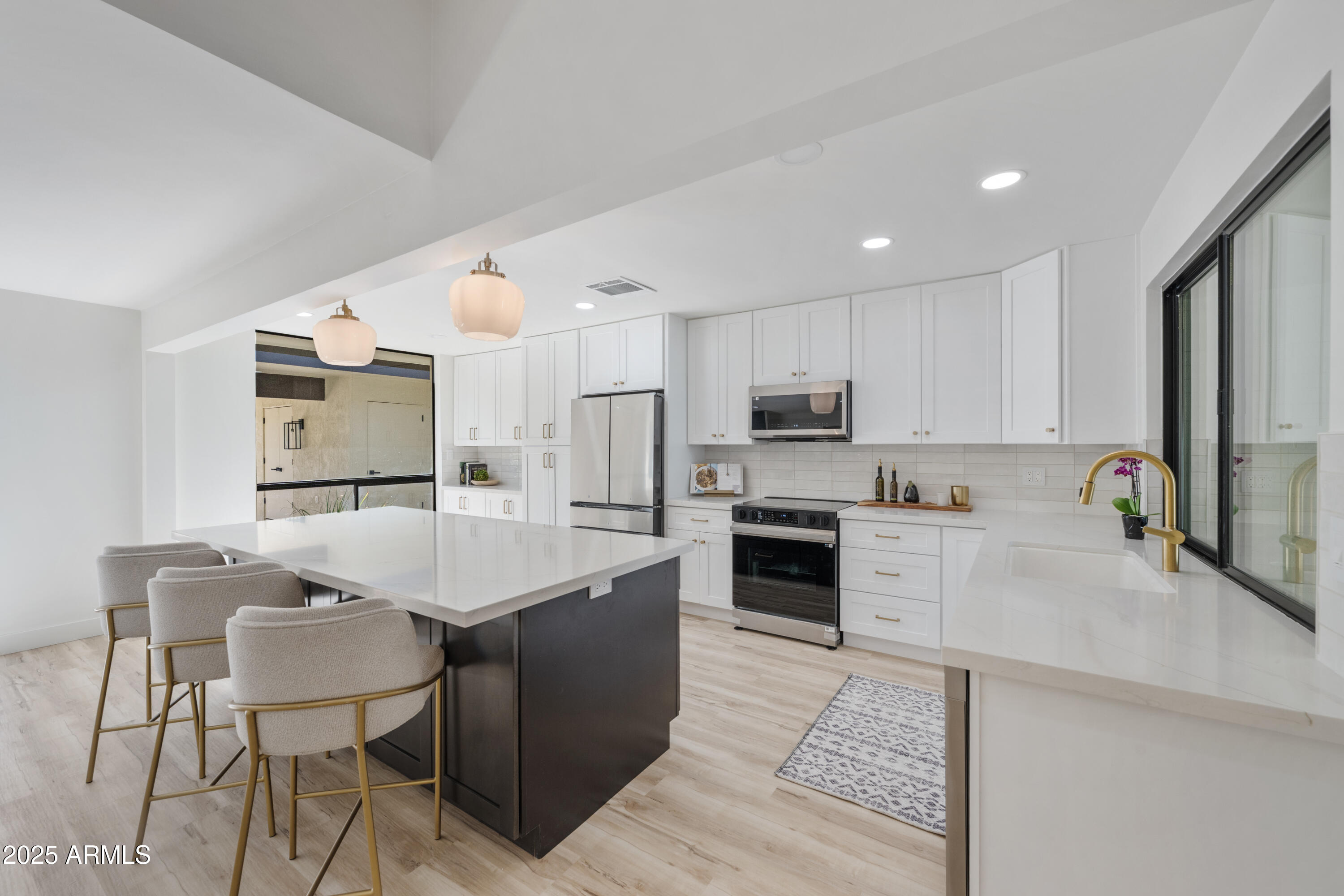 8722 E DEVONSHIRE Avenue