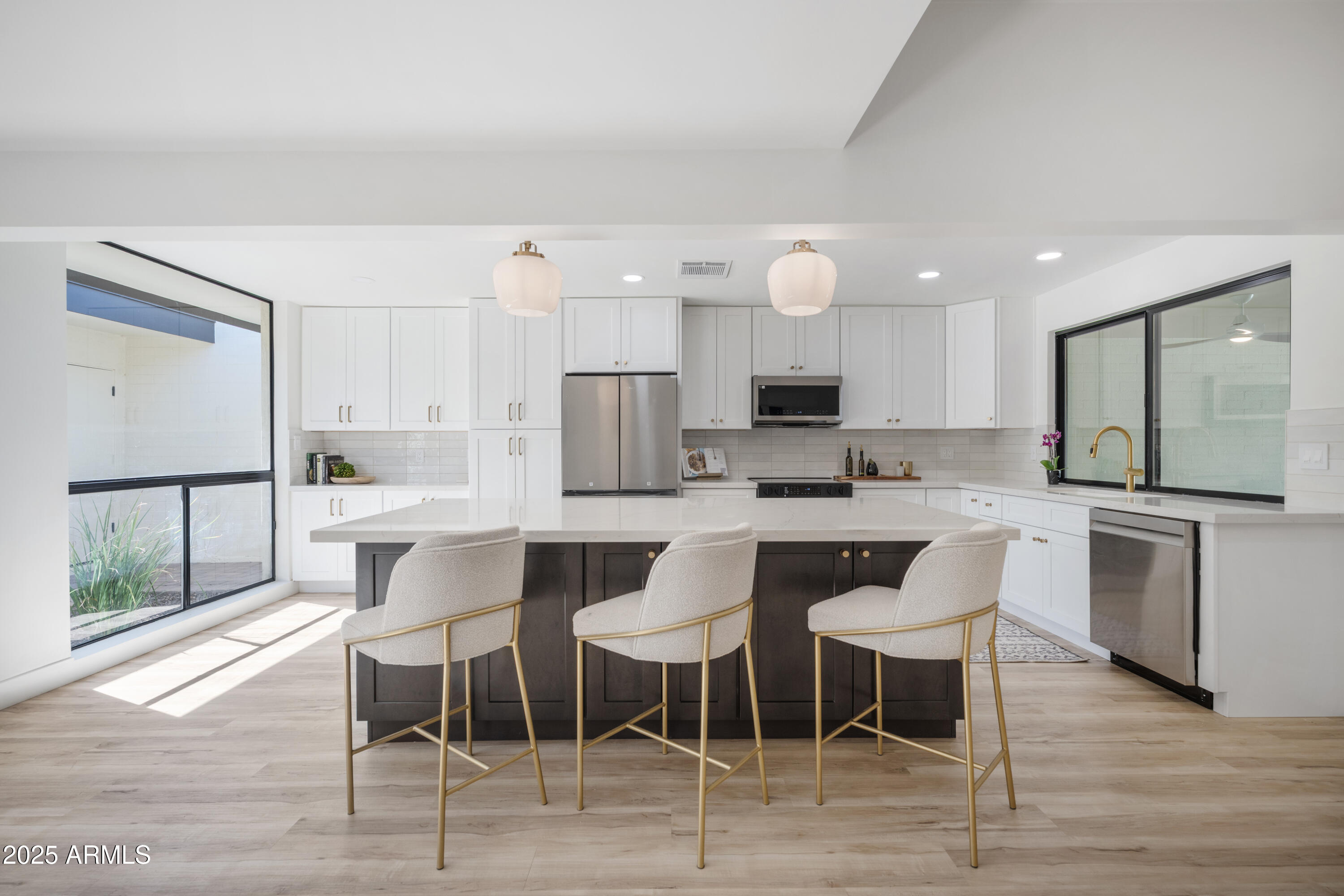 8722 E DEVONSHIRE Avenue