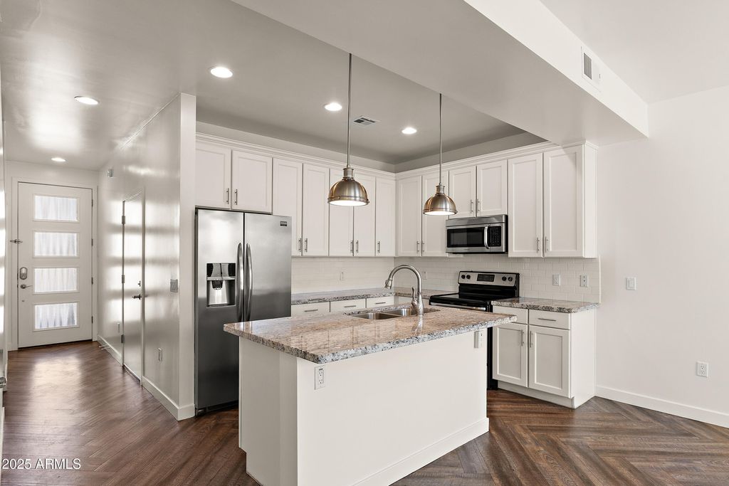 Photo of 1252 E Curry Road, Tempe, AZ 85288 (MLS # 6919466)