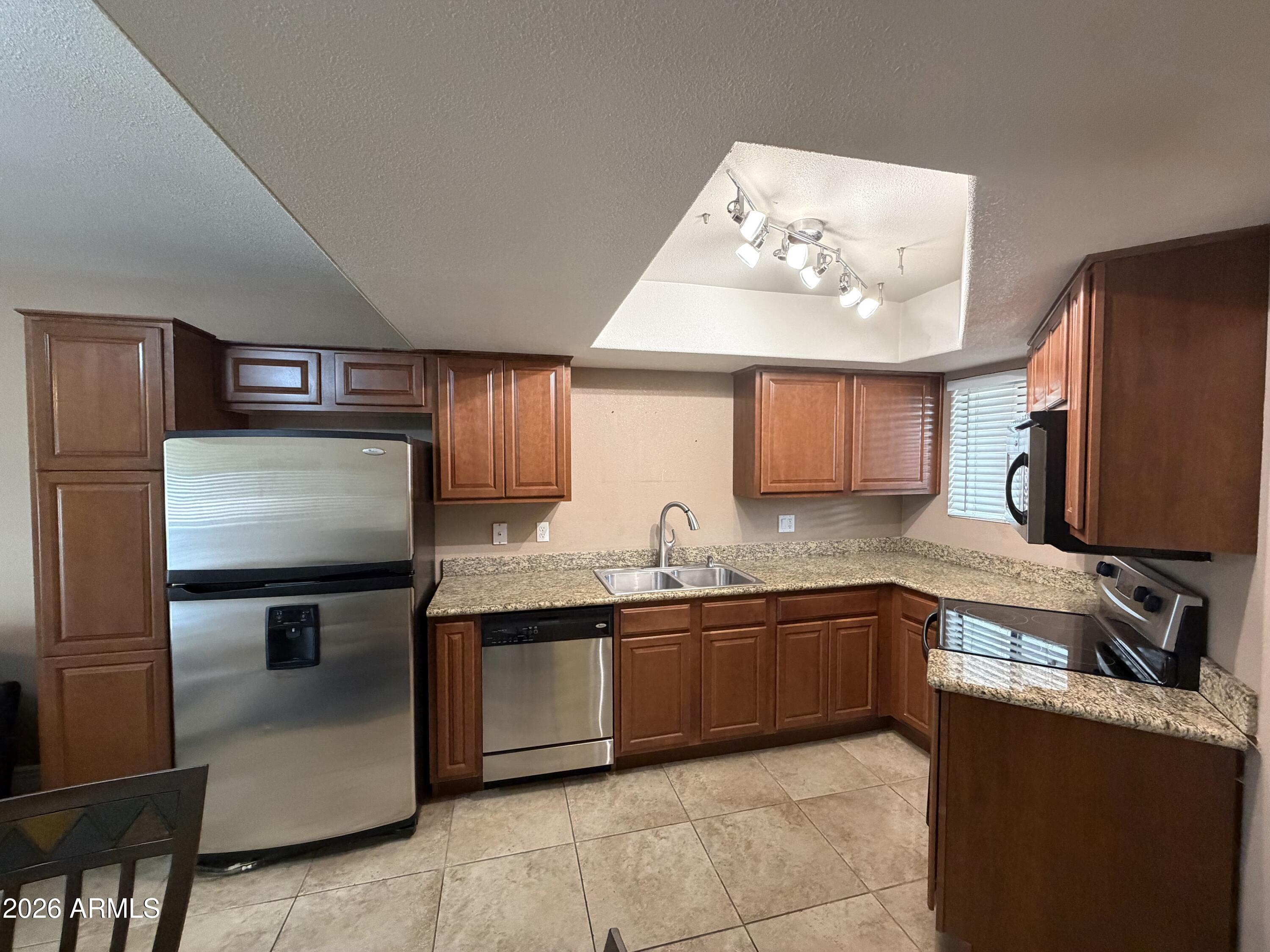 835 N GRANITE REEF Road 34