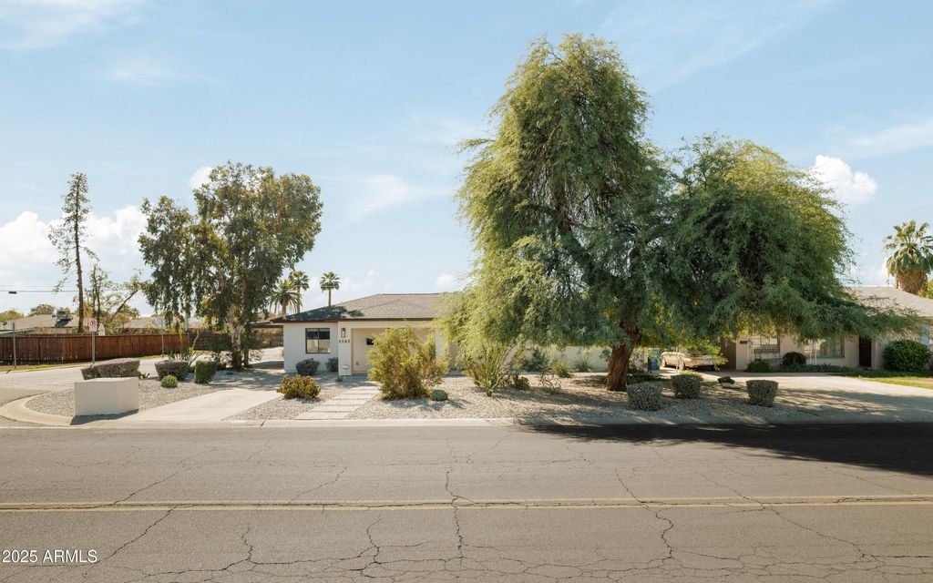 Photo of 2043 E Clarendon Avenue, Phoenix, AZ 85016 (MLS # 6937330)