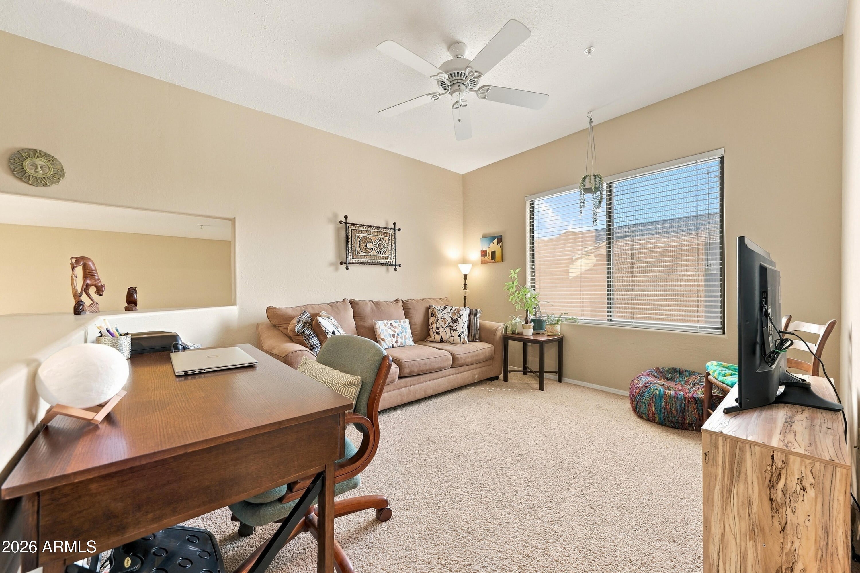 705 W QUEEN CREEK Road 2042