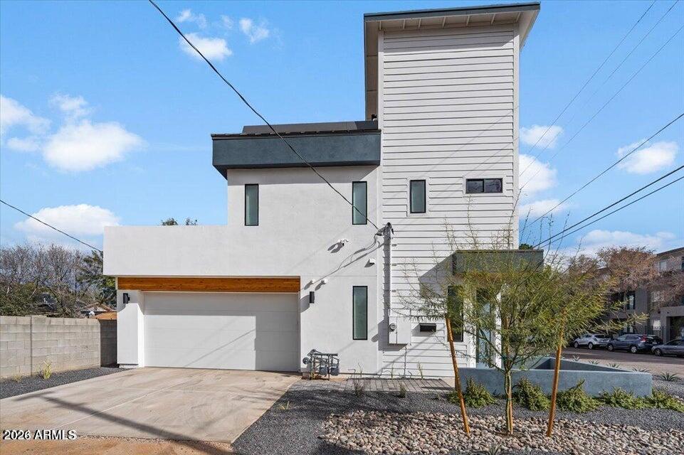 230 W Monterosa Street
