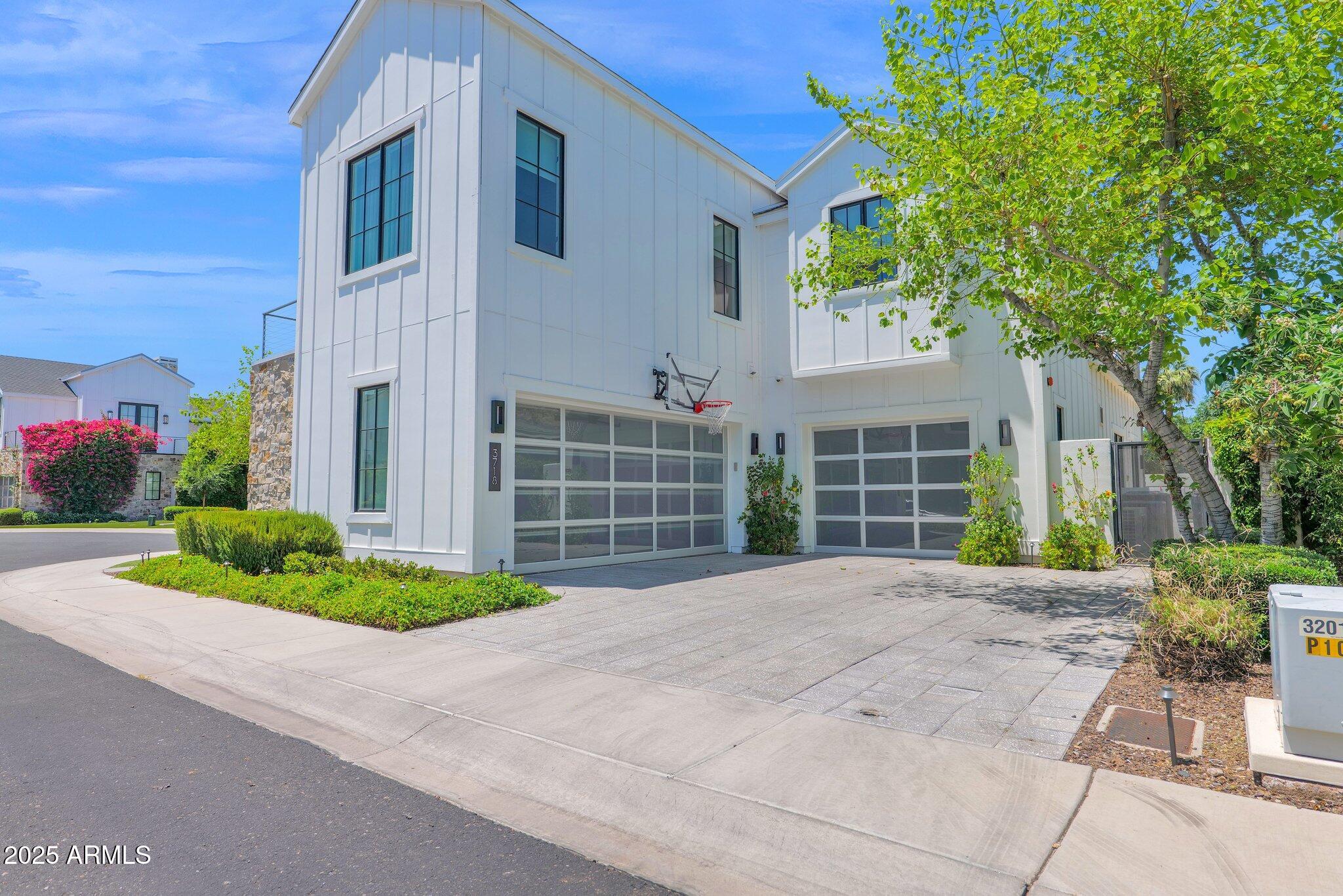 3718 E SELLS Drive