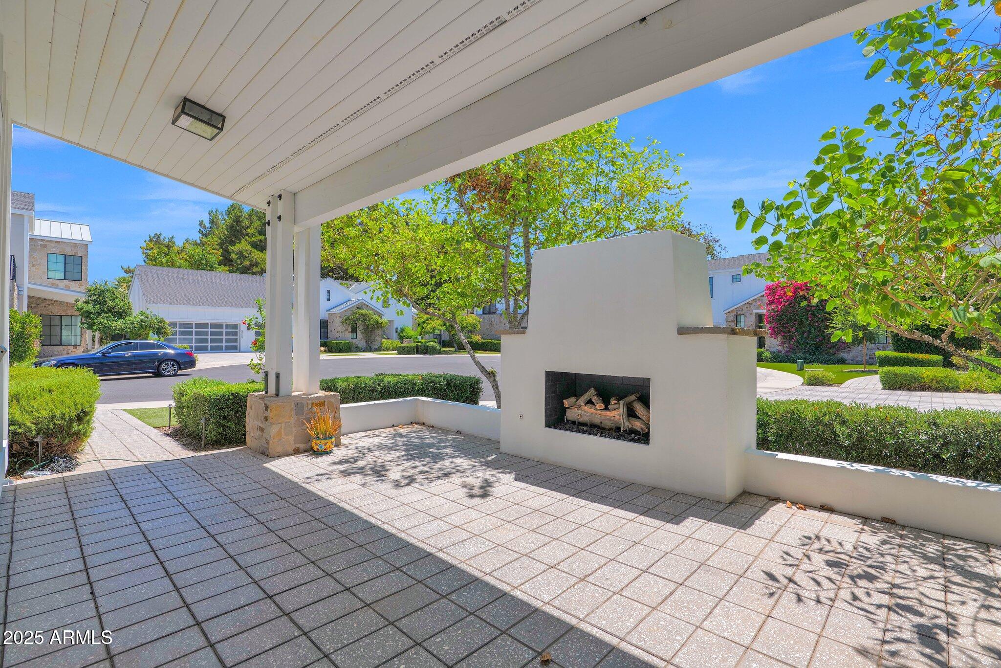 3718 E SELLS Drive