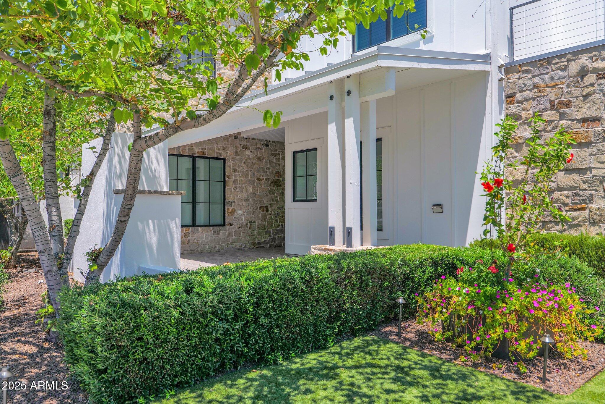 3718 E SELLS Drive