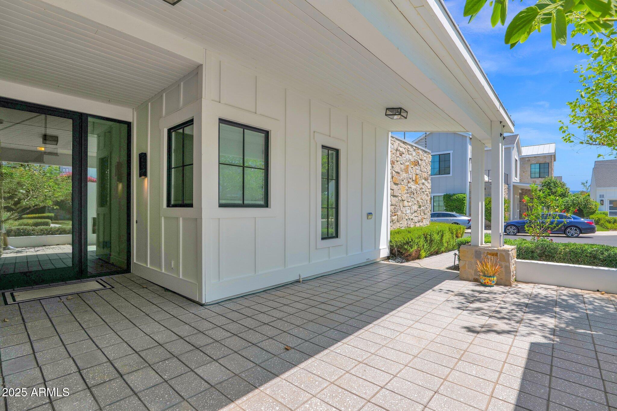 3718 E SELLS Drive