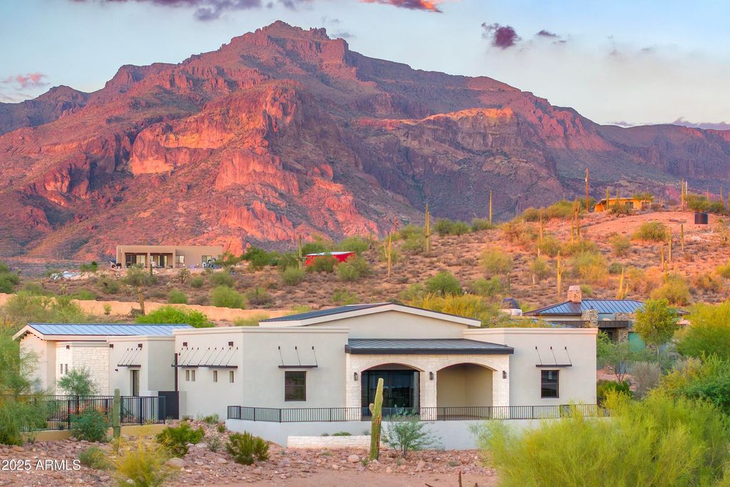 Photo of 9431 E Superstition Mountain Drive, Gold Canyon, AZ 85118 (MLS # 6843267)