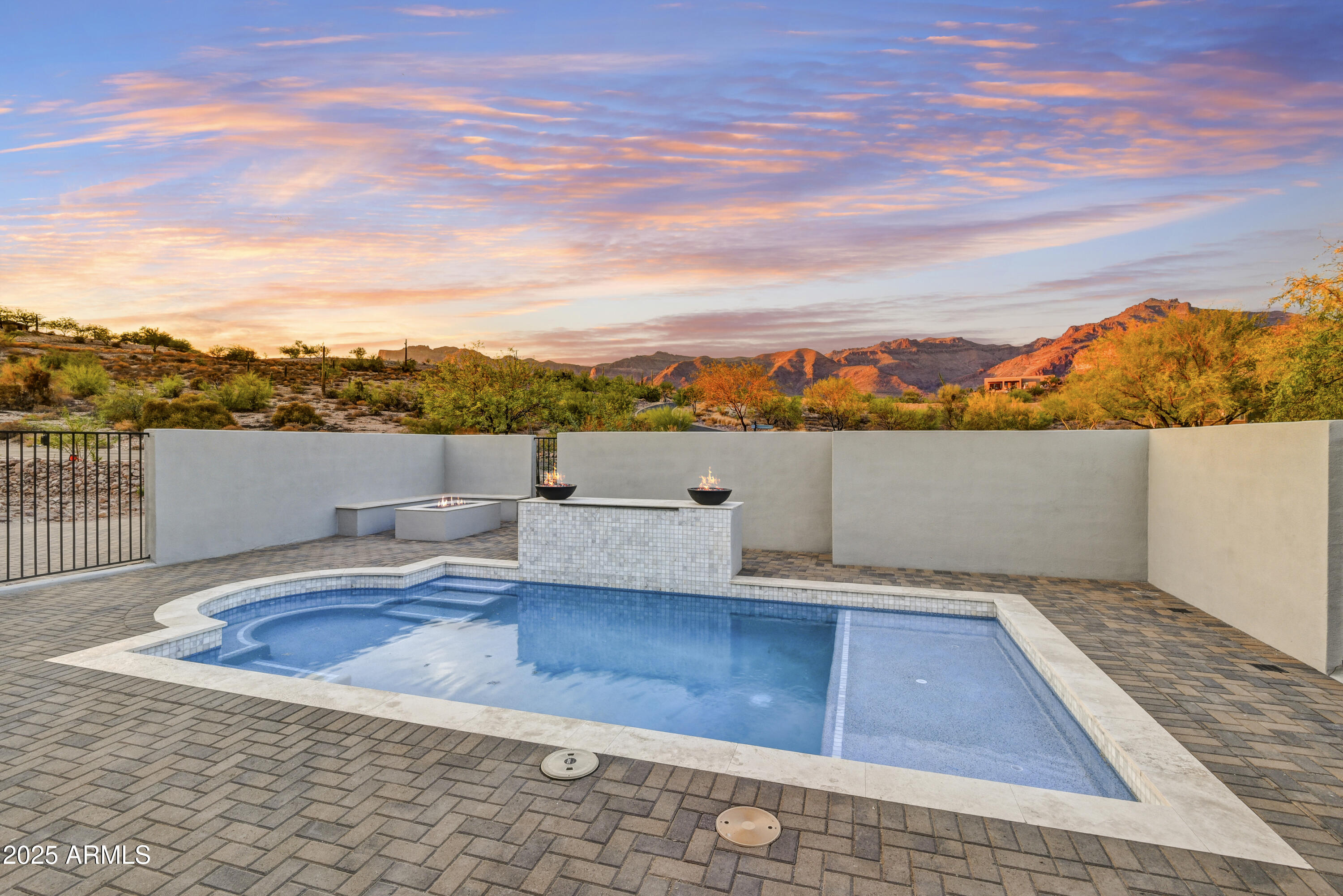 9431 E SUPERSTITION MOUNTAIN Drive