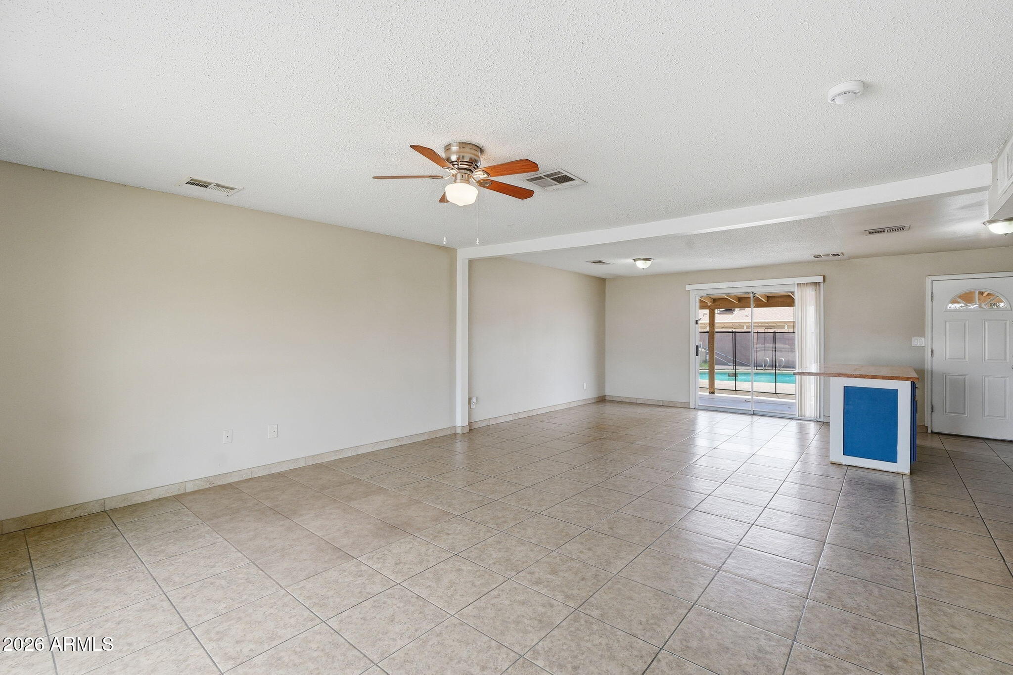 3731 W MYRTLE Avenue