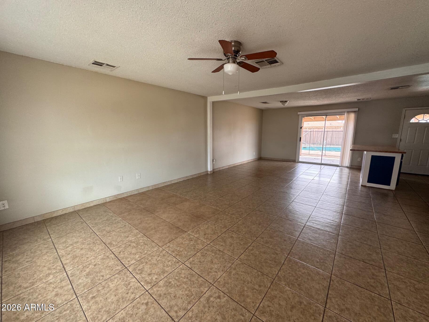 3731 W MYRTLE Avenue