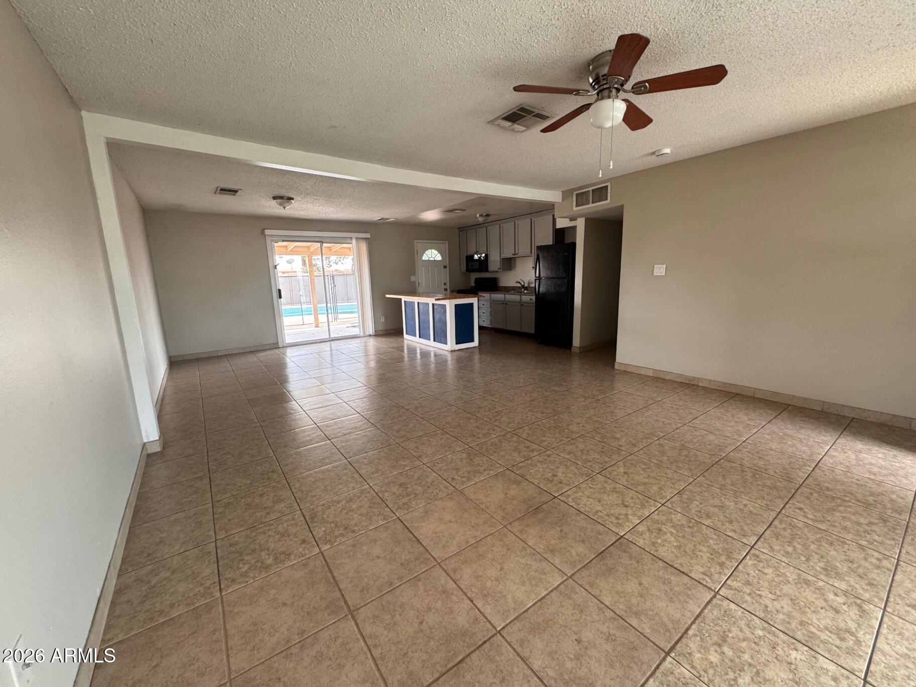 3731 W MYRTLE Avenue