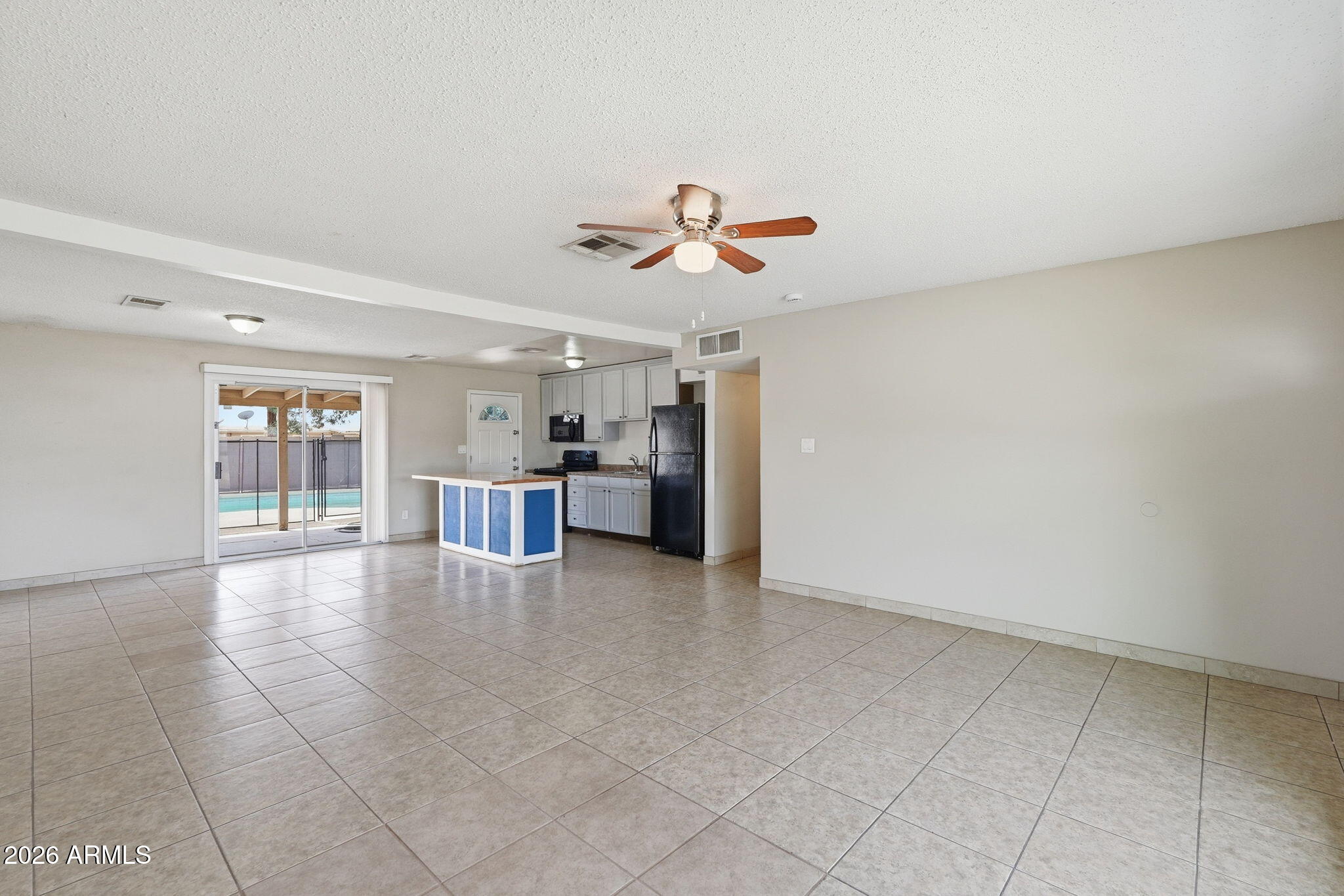 3731 W MYRTLE Avenue