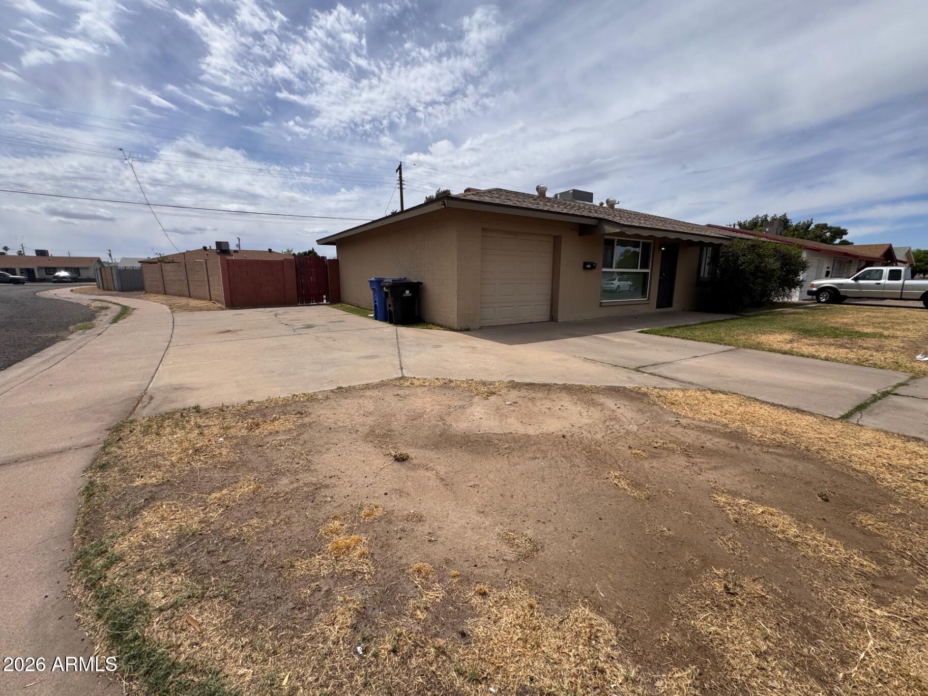 3731 W MYRTLE Avenue