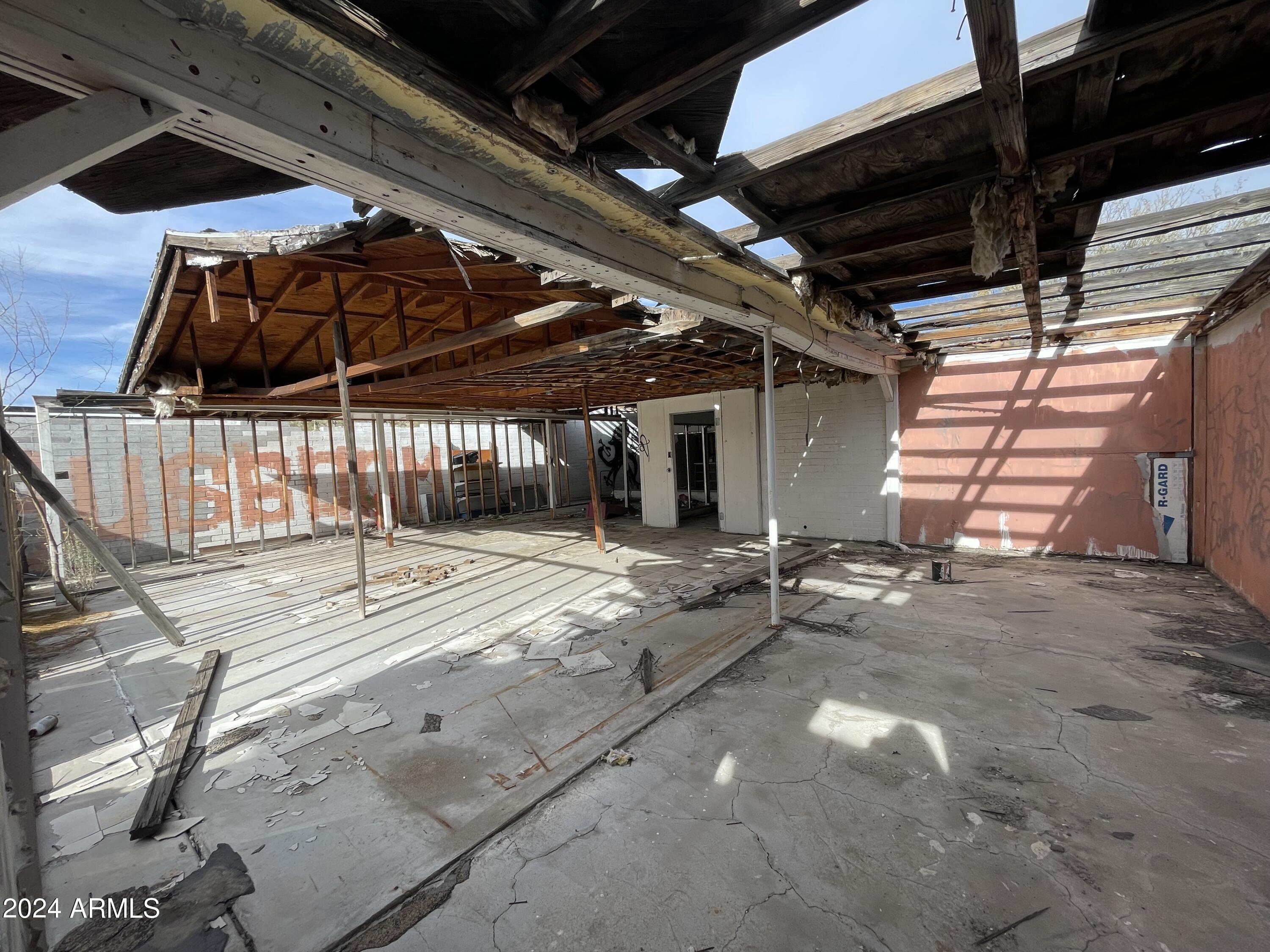 676 W AZ HIGHWAY 177 --