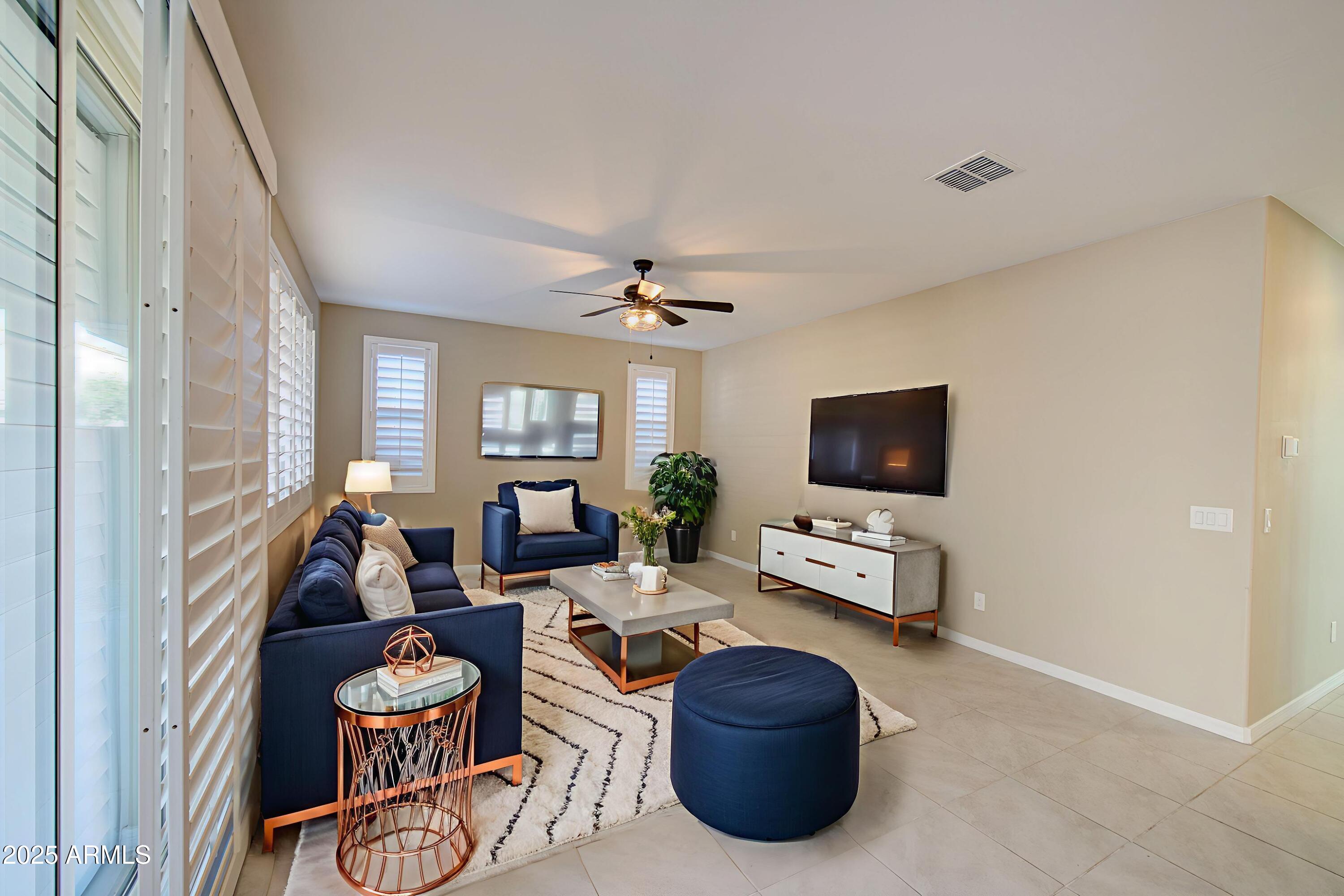 7926 W MEDLOCK Drive