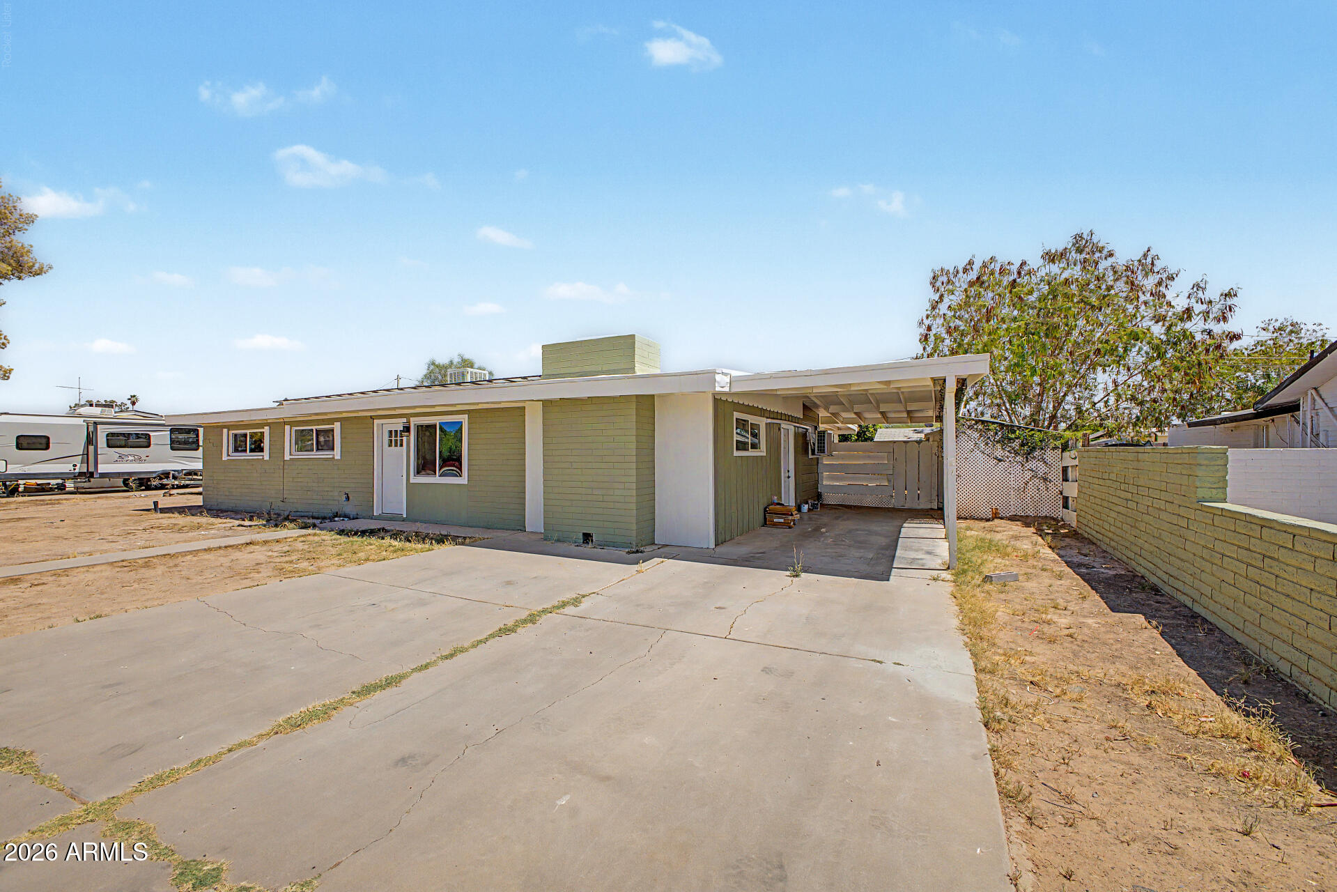 639 W WILSON Avenue
