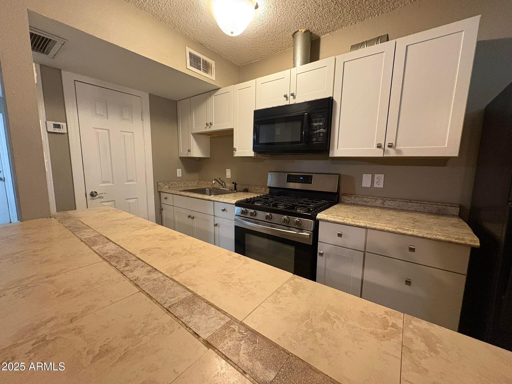 2735 W Tuckey Lane Apt 2