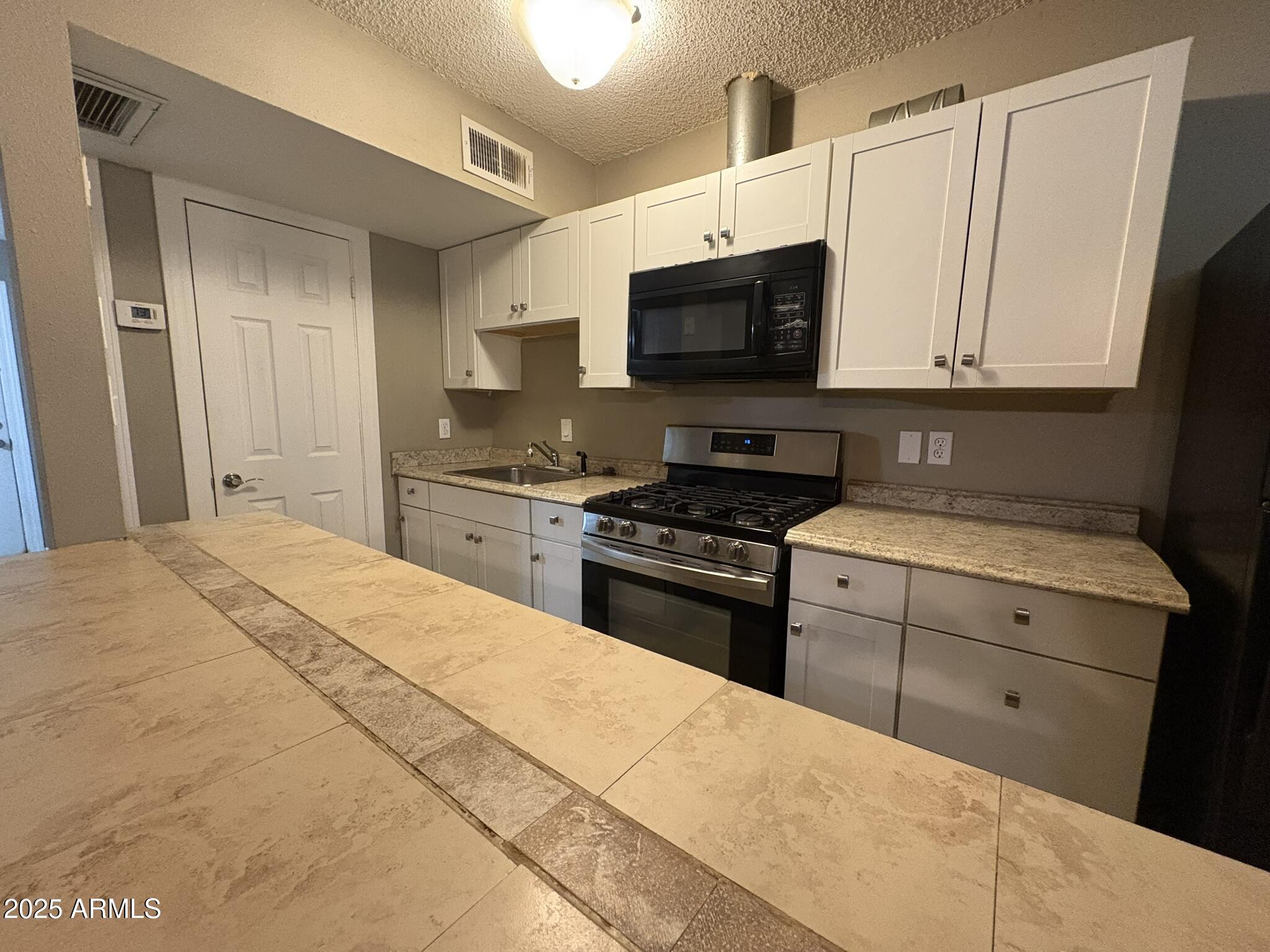 2735 W Tuckey Lane 2