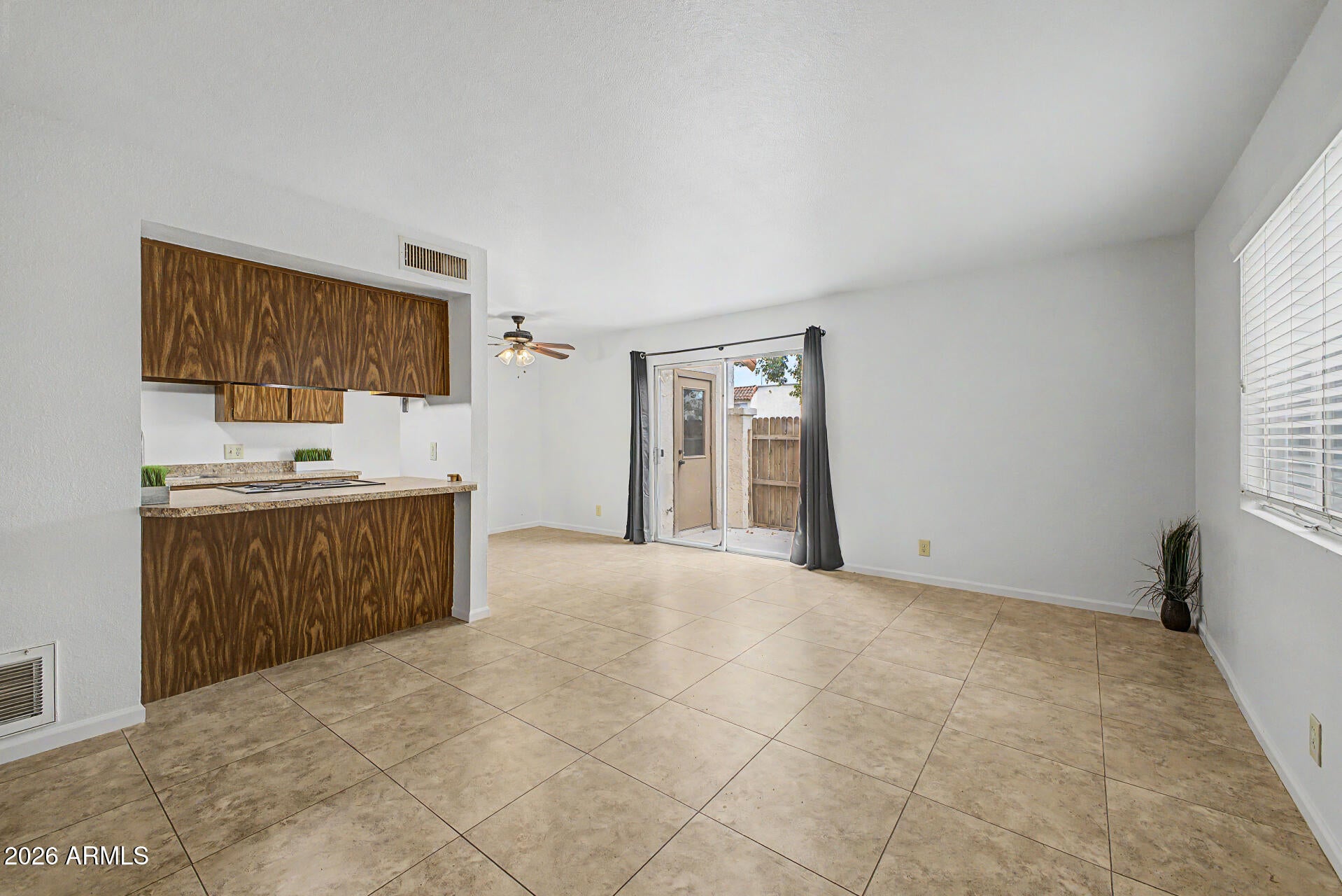 8841 N 12TH Place