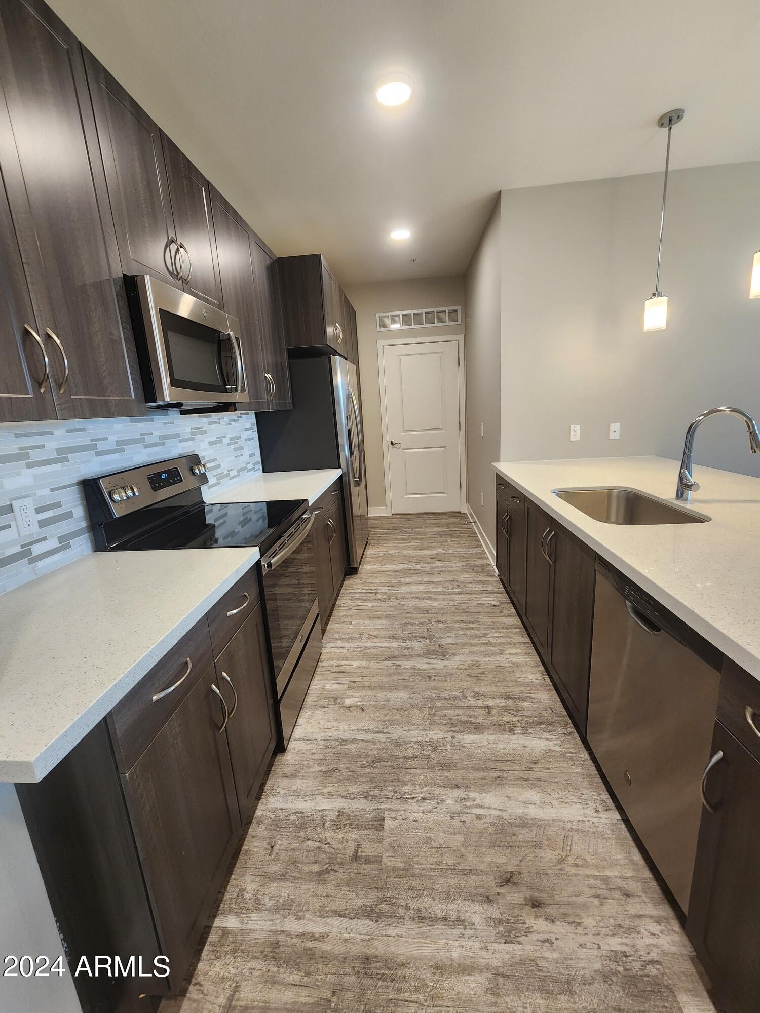 5550 E DEER VALLEY Drive 2M