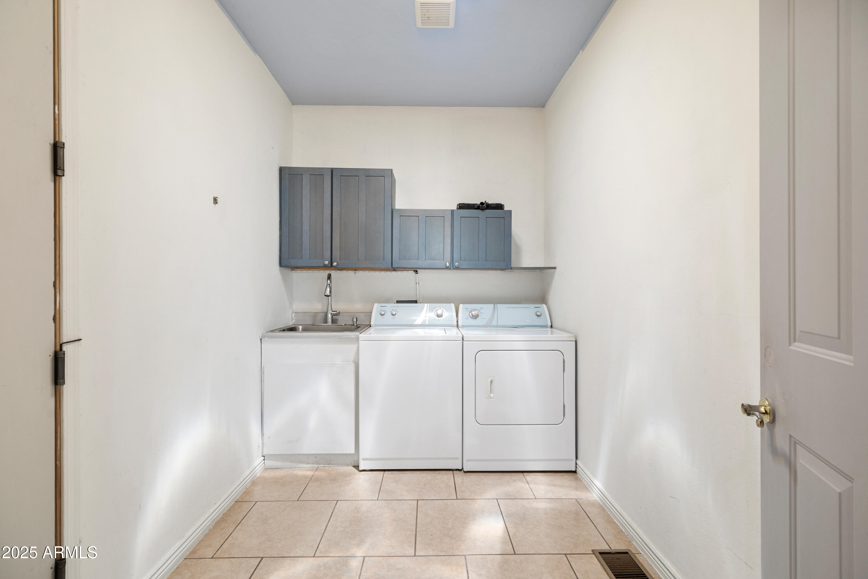 COUNTRY ESTATES UNIT 3 - Residential