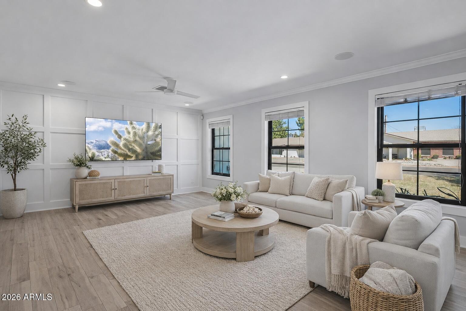 4627 E WILSHIRE Drive