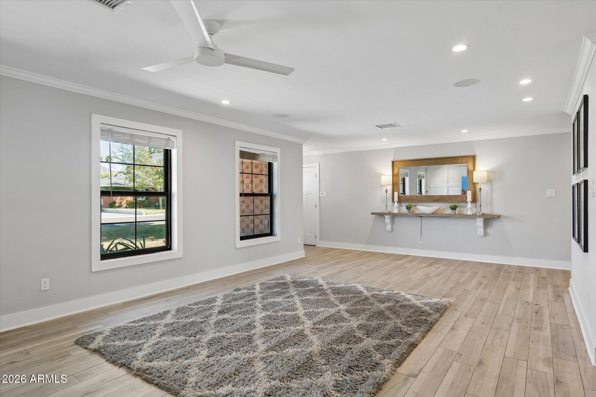 4627 E WILSHIRE Drive