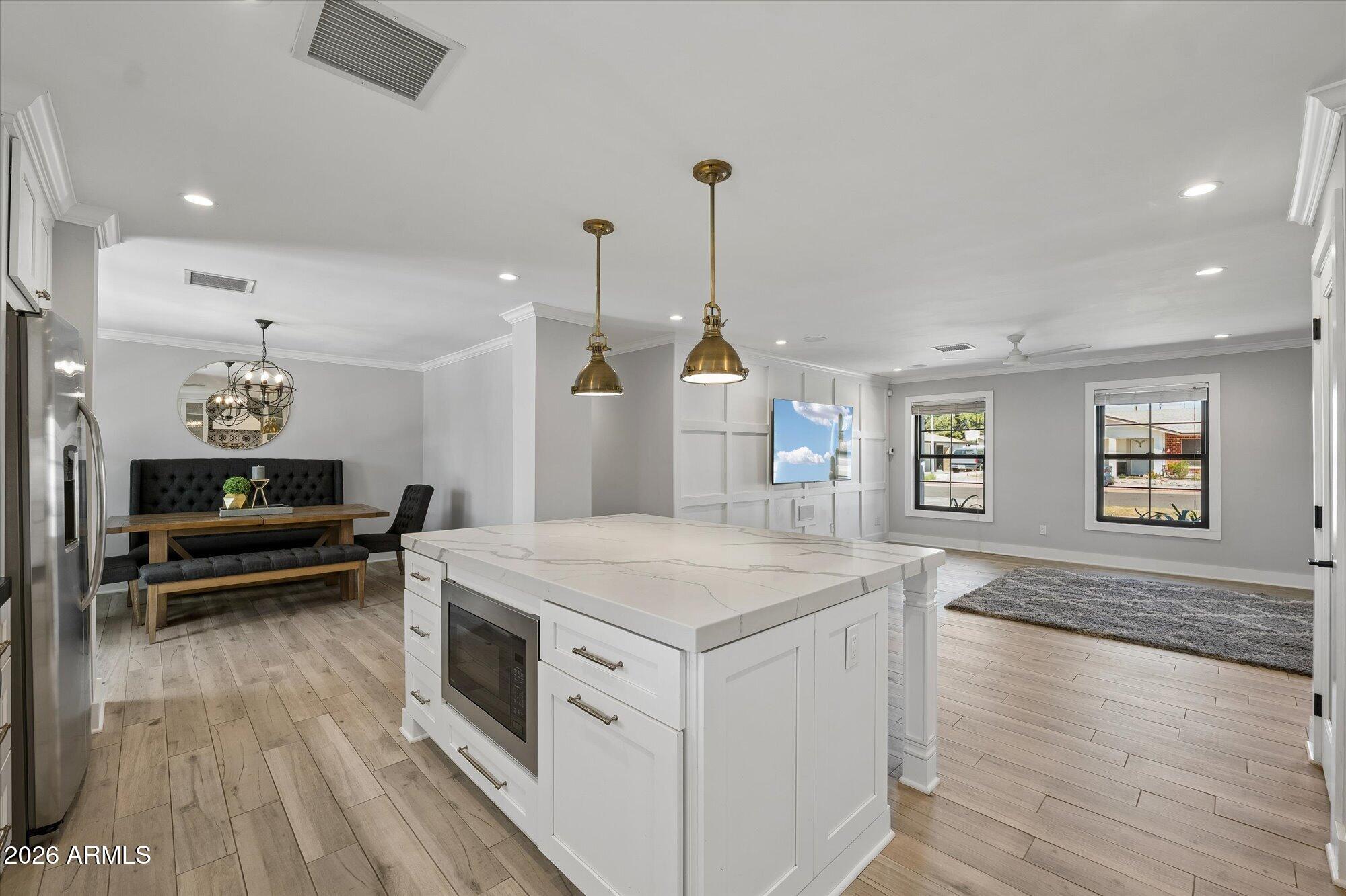 4627 E WILSHIRE Drive