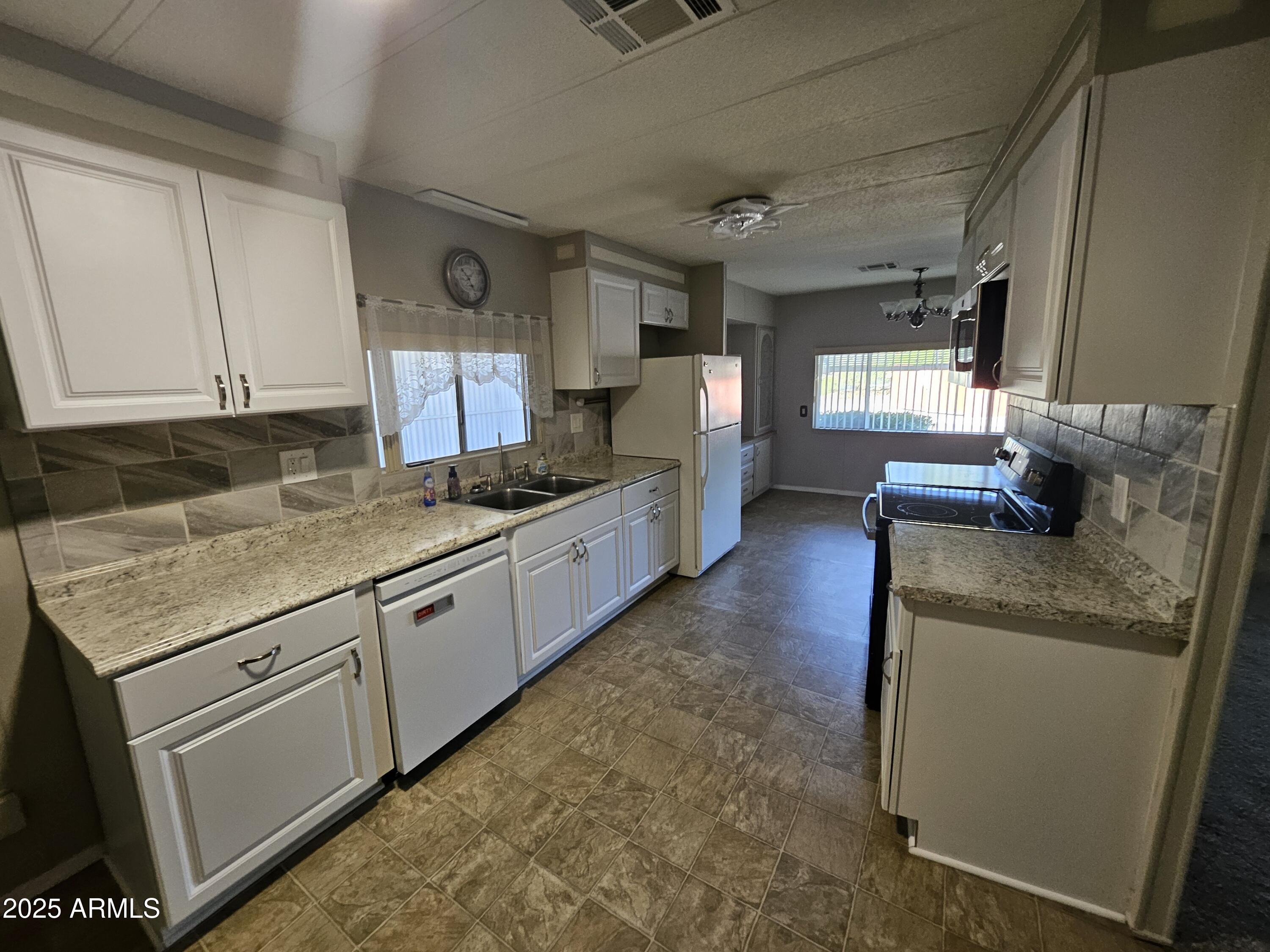 2501 W Wickenburg Way 102