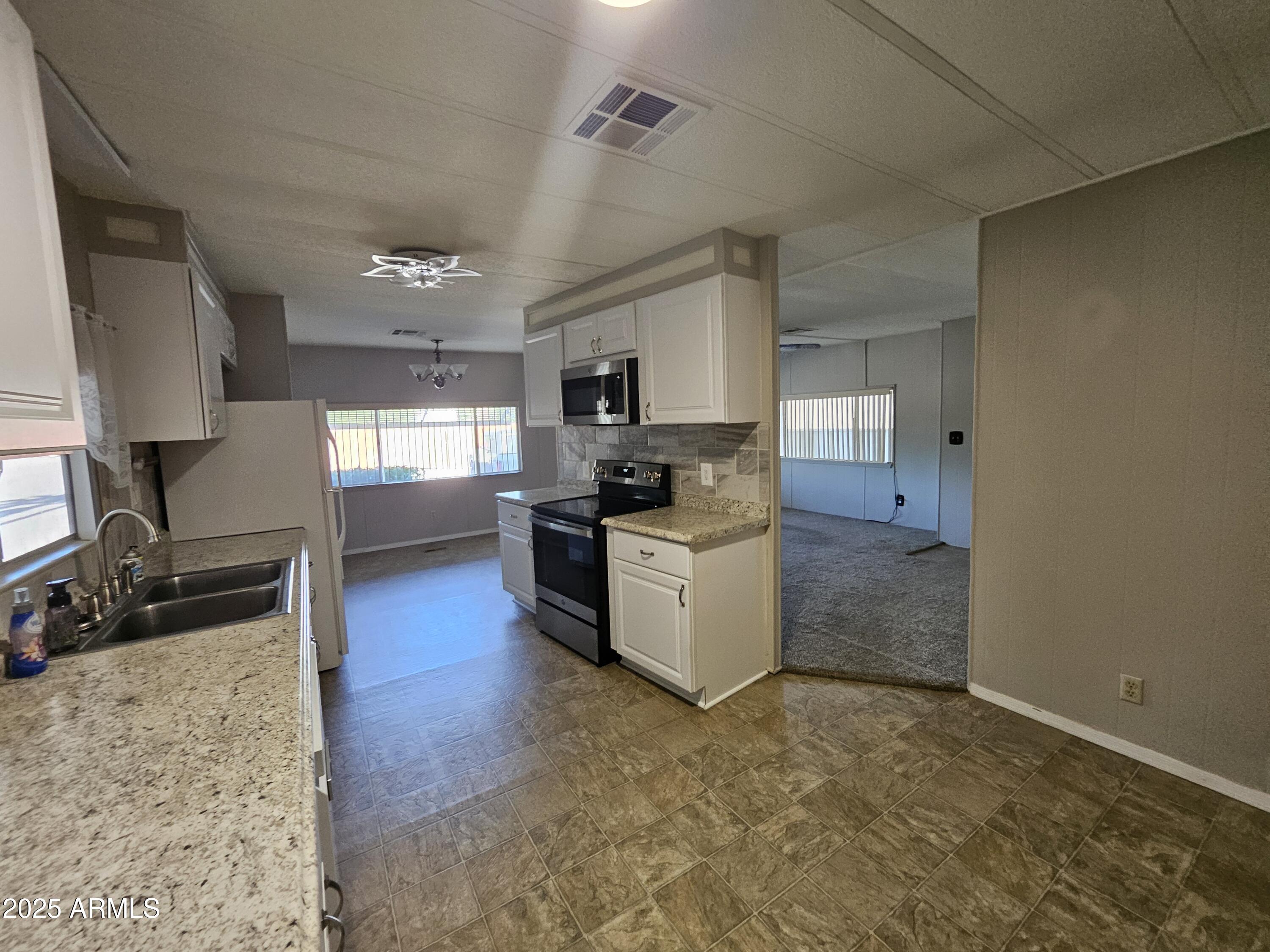 2501 W Wickenburg Way 102