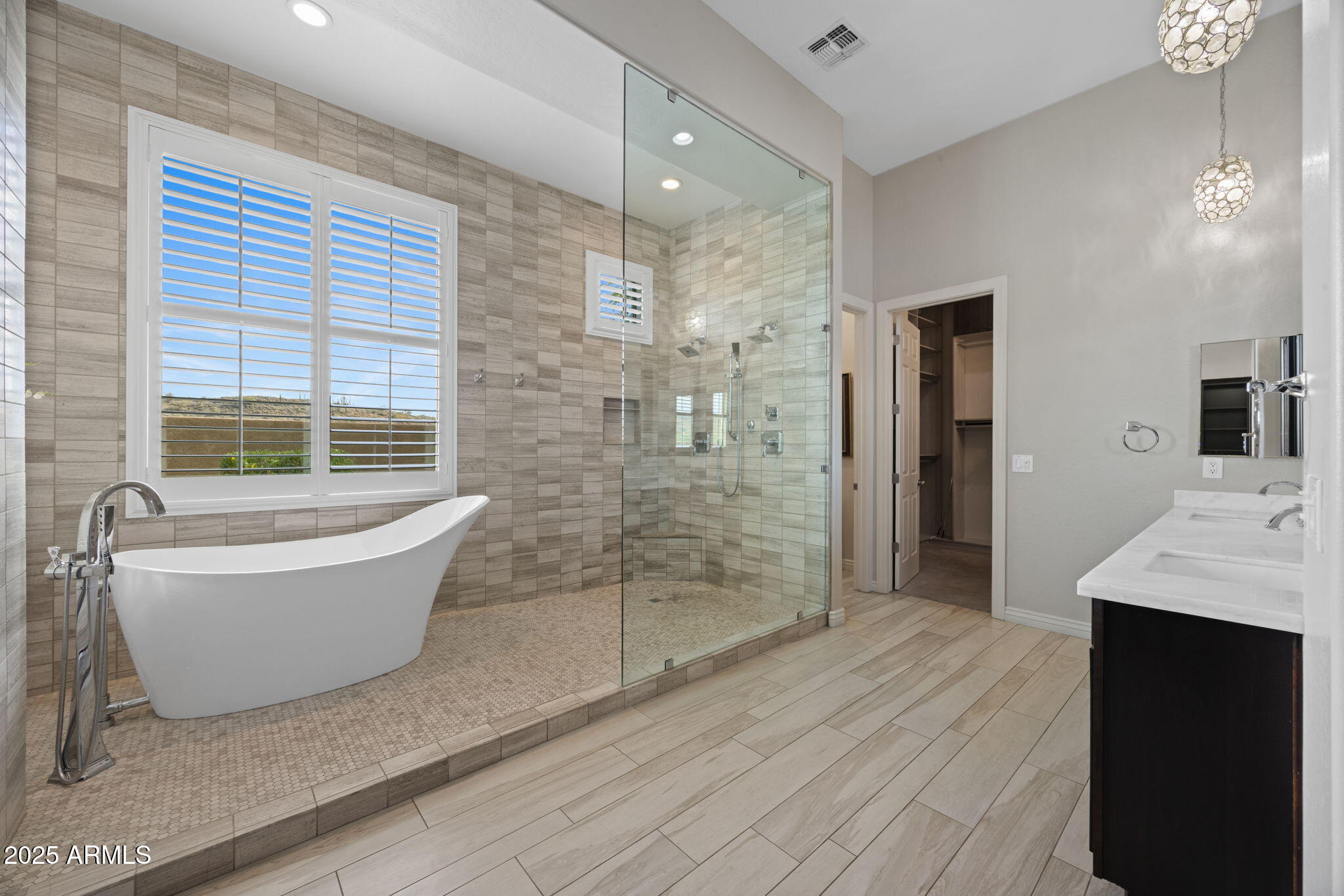 2424 W SHINNECOCK Court