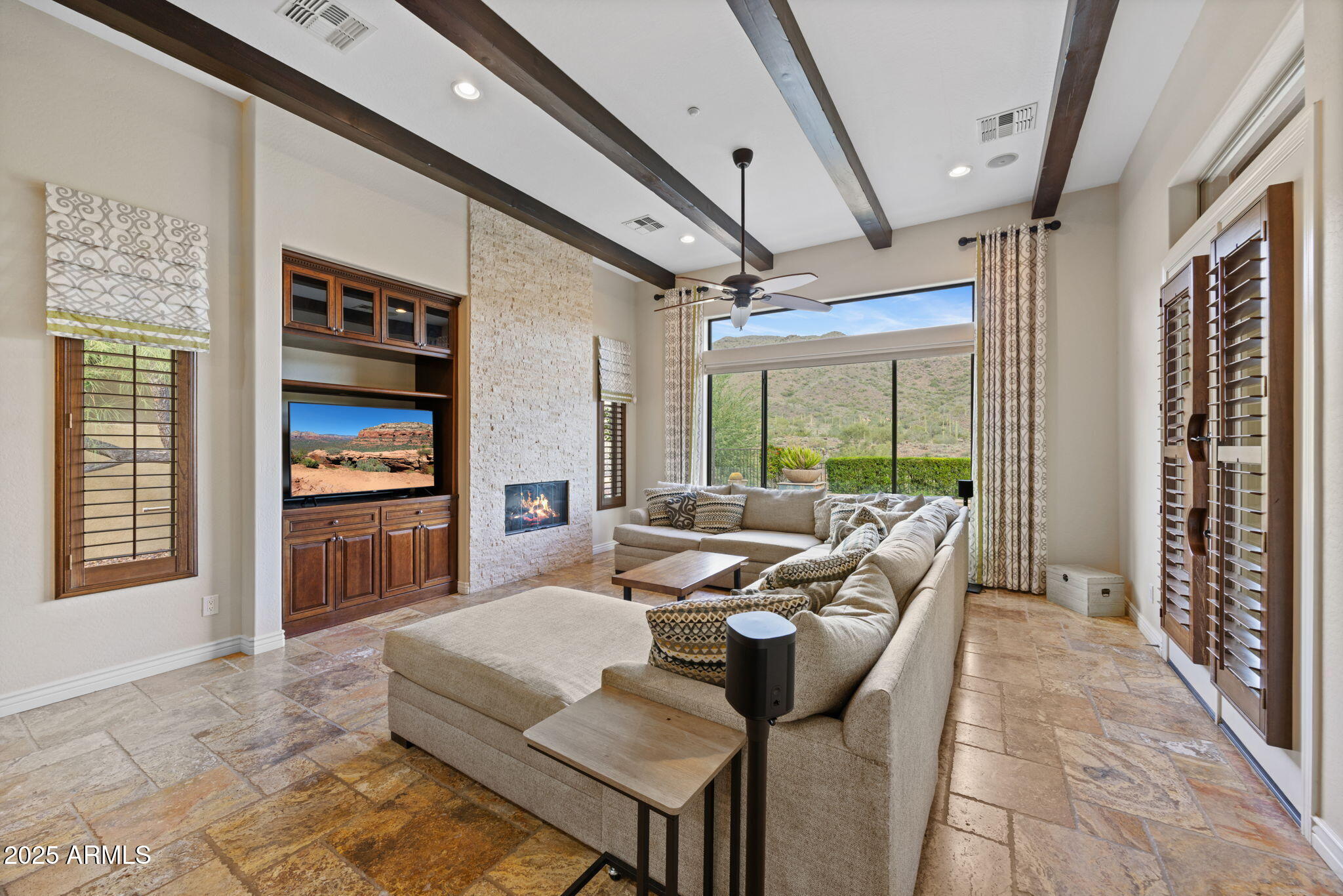 2424 W SHINNECOCK Court