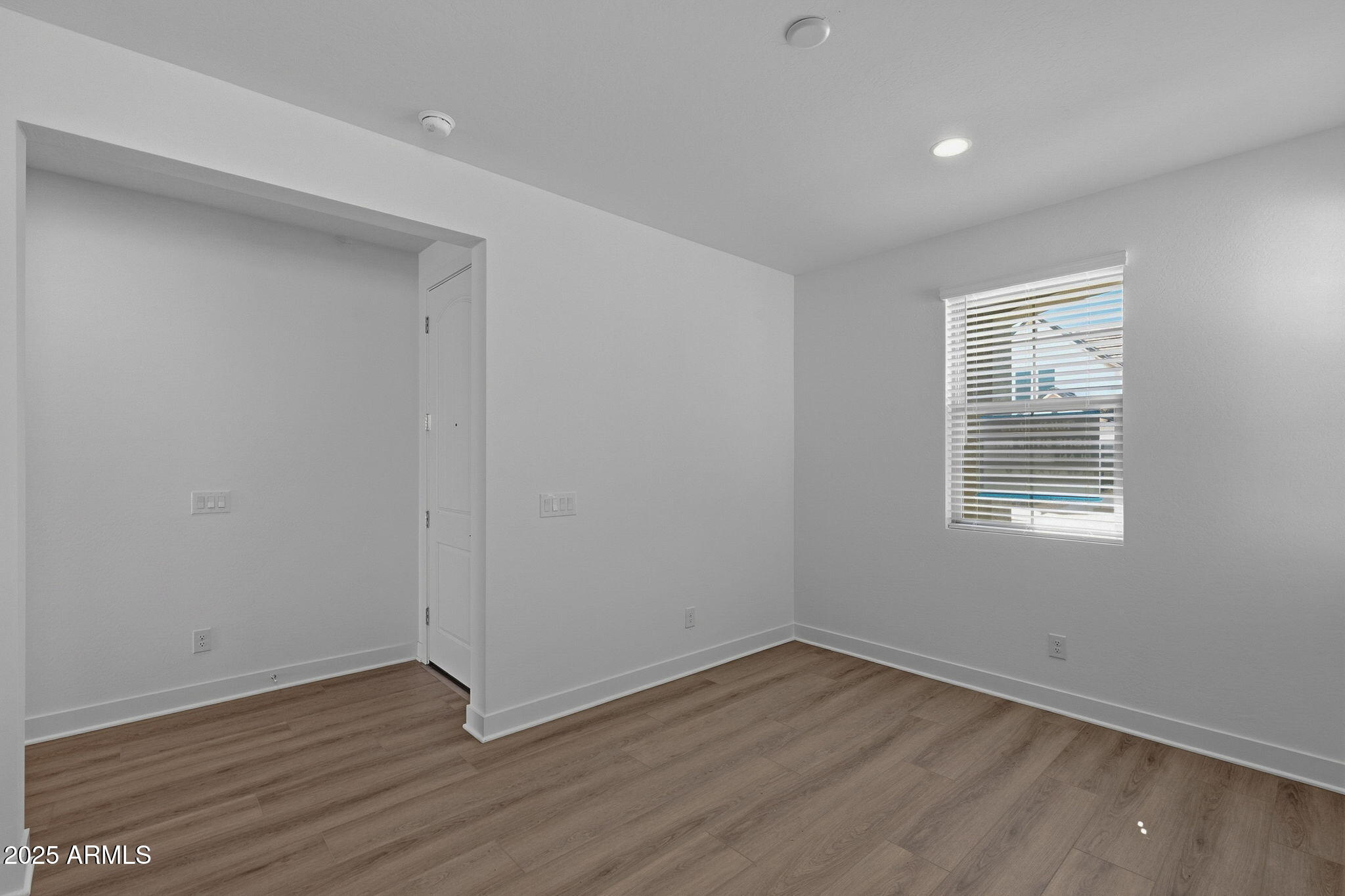 3298 W GARNET Street