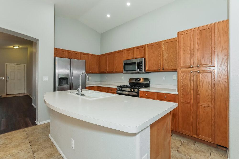 1069 E Nardini Street