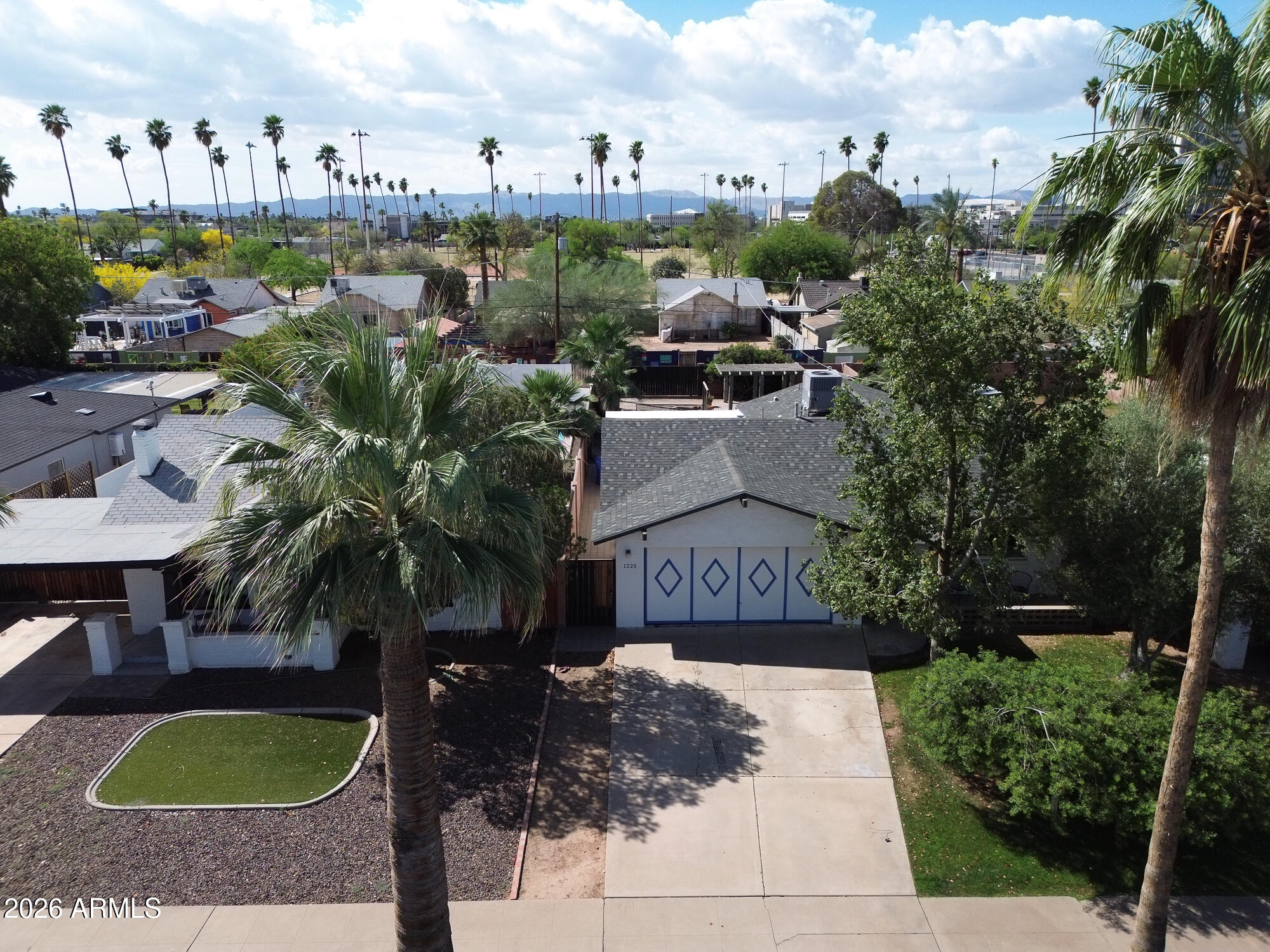 1225 E HUBBELL Street