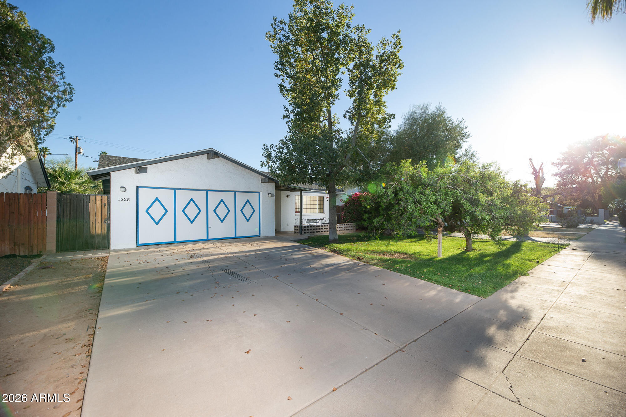 1225 E HUBBELL Street