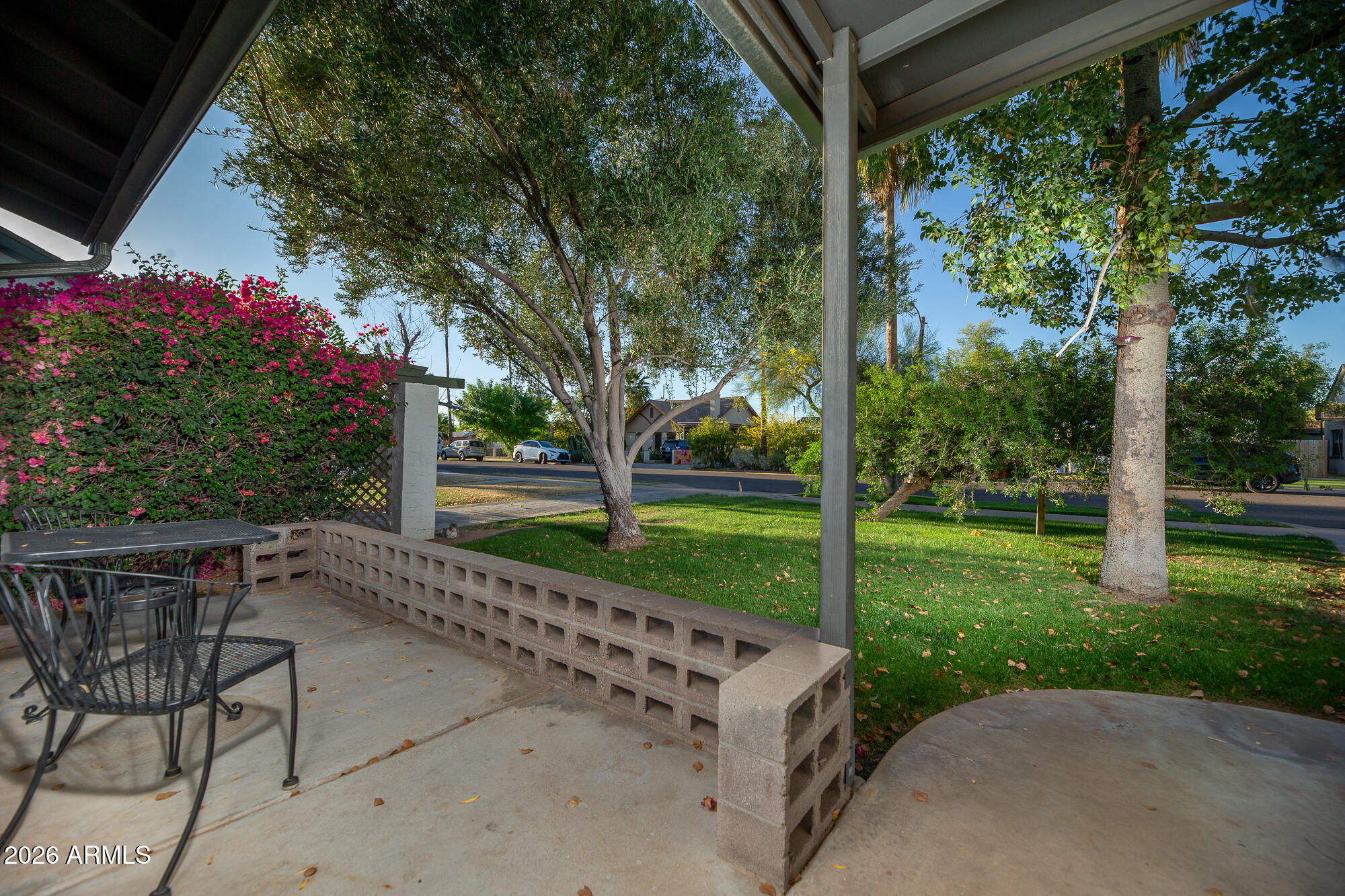 1225 E HUBBELL Street