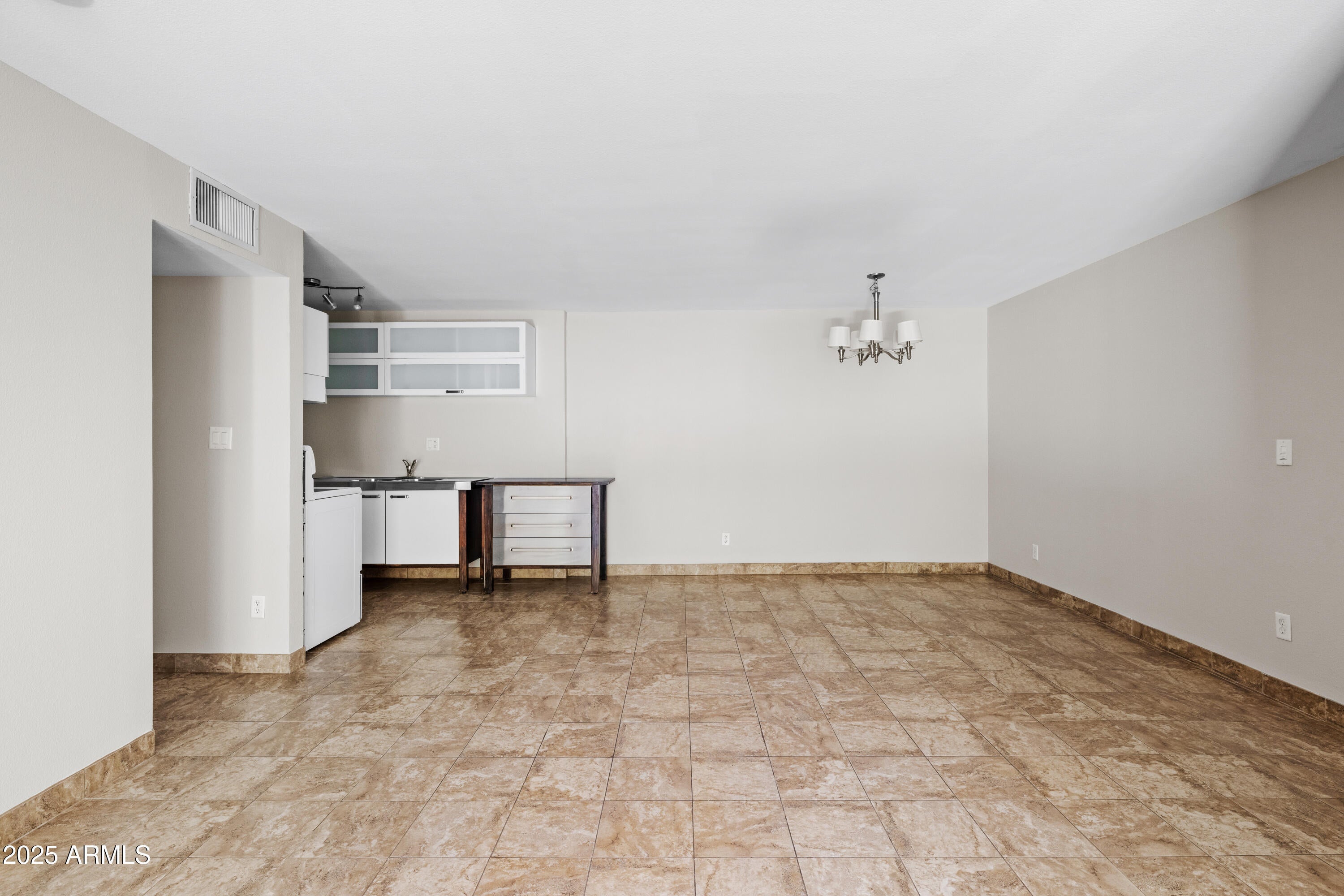 5525 E THOMAS Road R11