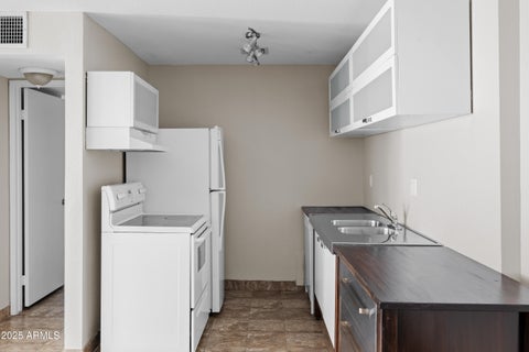 Photo of 5525 E Thomas Road #R11, Phoenix, AZ 85018 (MLS # 7082608)