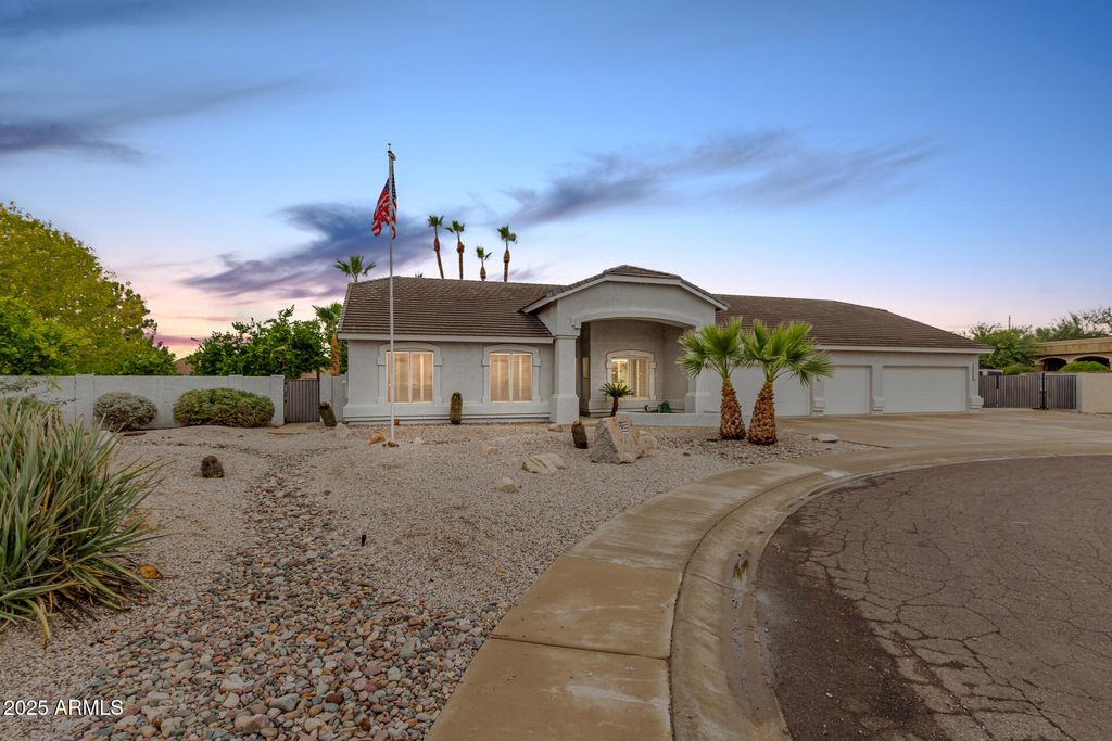 Photo of 11814 N 56 Drive, Glendale, AZ 85304 (MLS # 6952313)