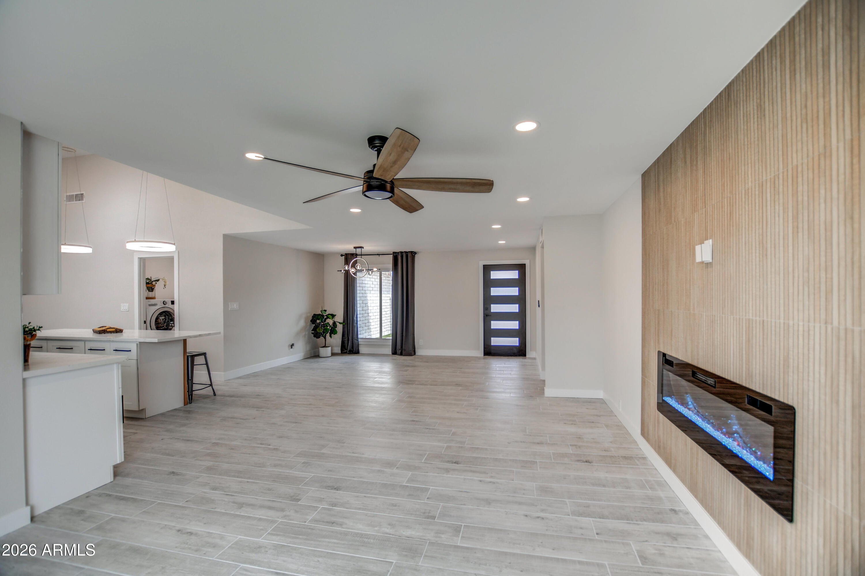 4819 W DAHLIA Drive
